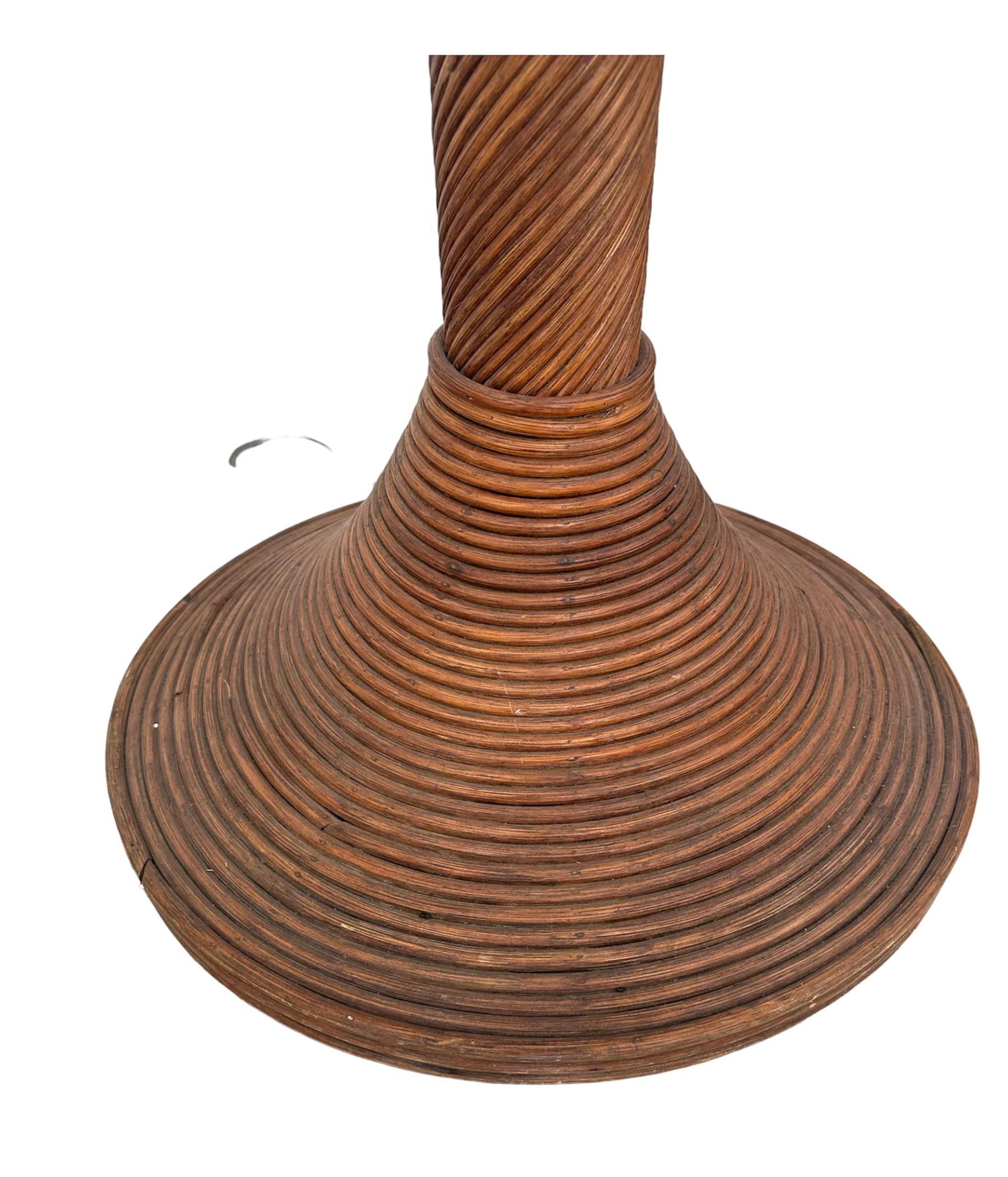 Vintage-Stehlampe aus Korbweide mit Palmenmotiv im Stil von  Mario Lopez Torres (Handgewebt) im Angebot