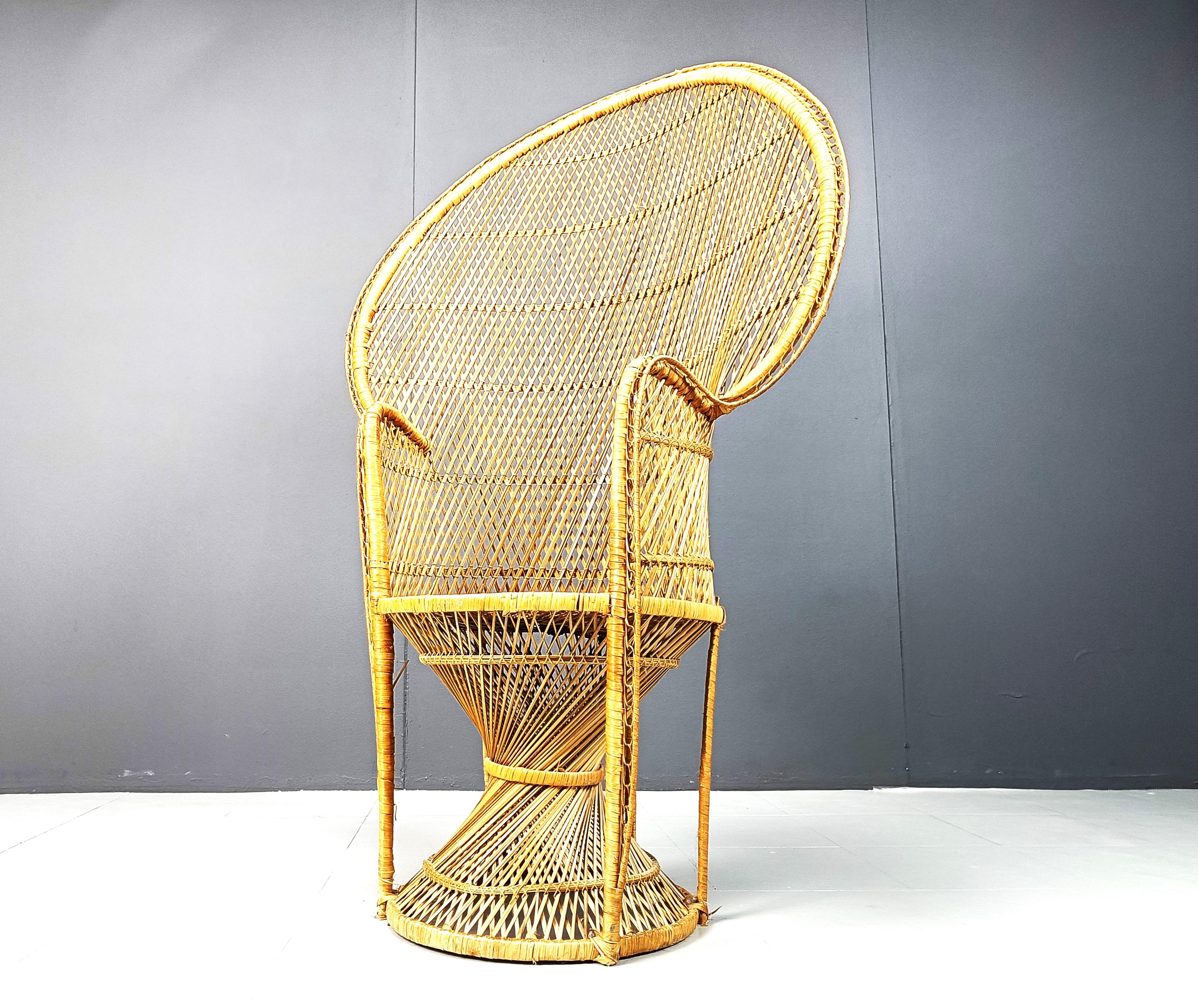 Late 20th Century Vintage wicker peacock chair, 1970s For Sale