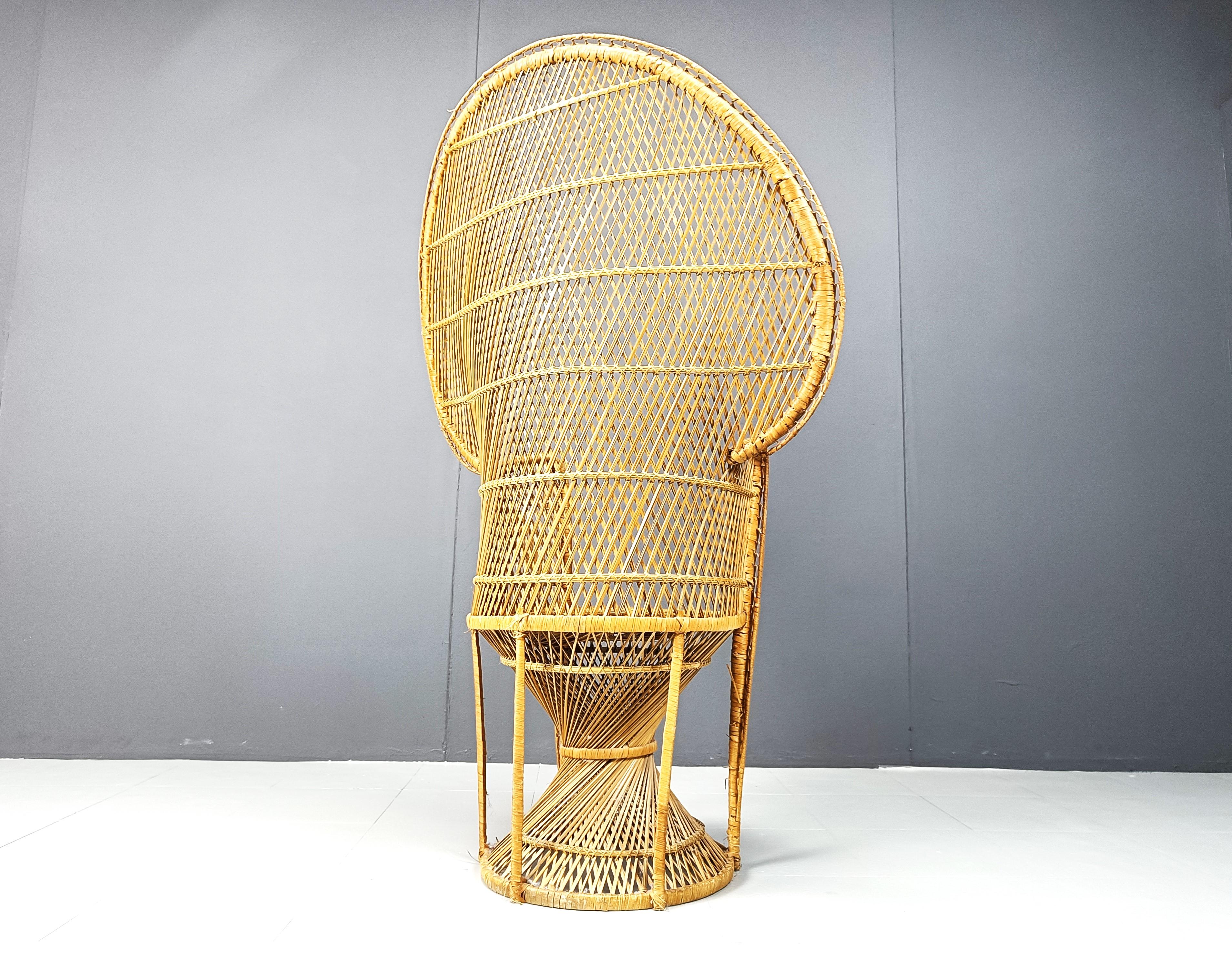 Wicker Vintage wicker peacock chair, 1970s For Sale
