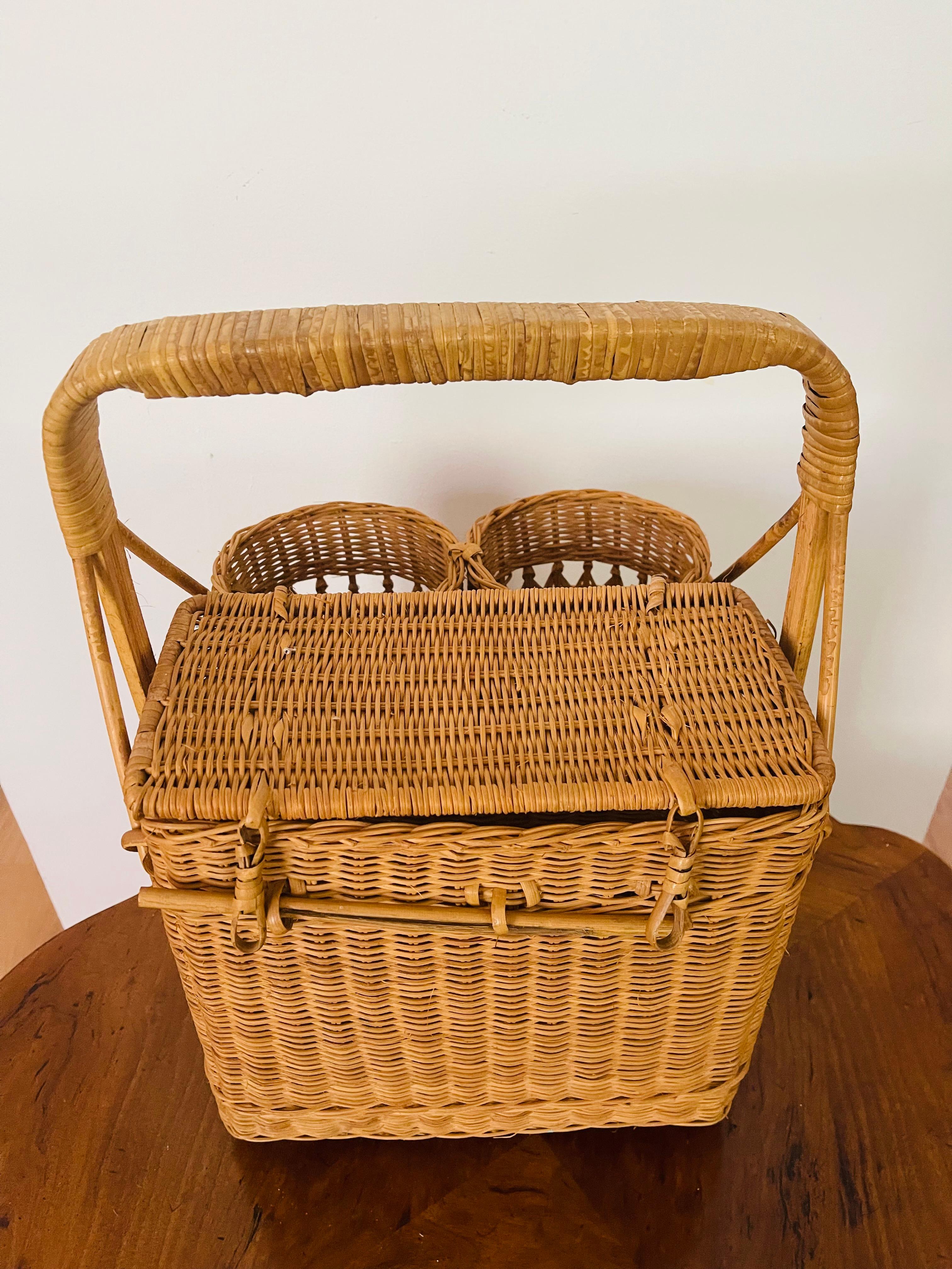 Vintage wicker picnic basket with spaces for two bottles. Great decorative and collectible item.
