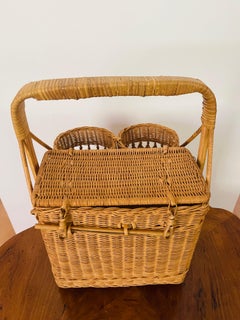 Vintage Wicker Picnic Basket with Bottle Space