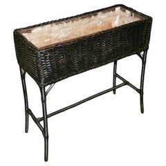 Jardinera vintage de mimbre con forro metálico