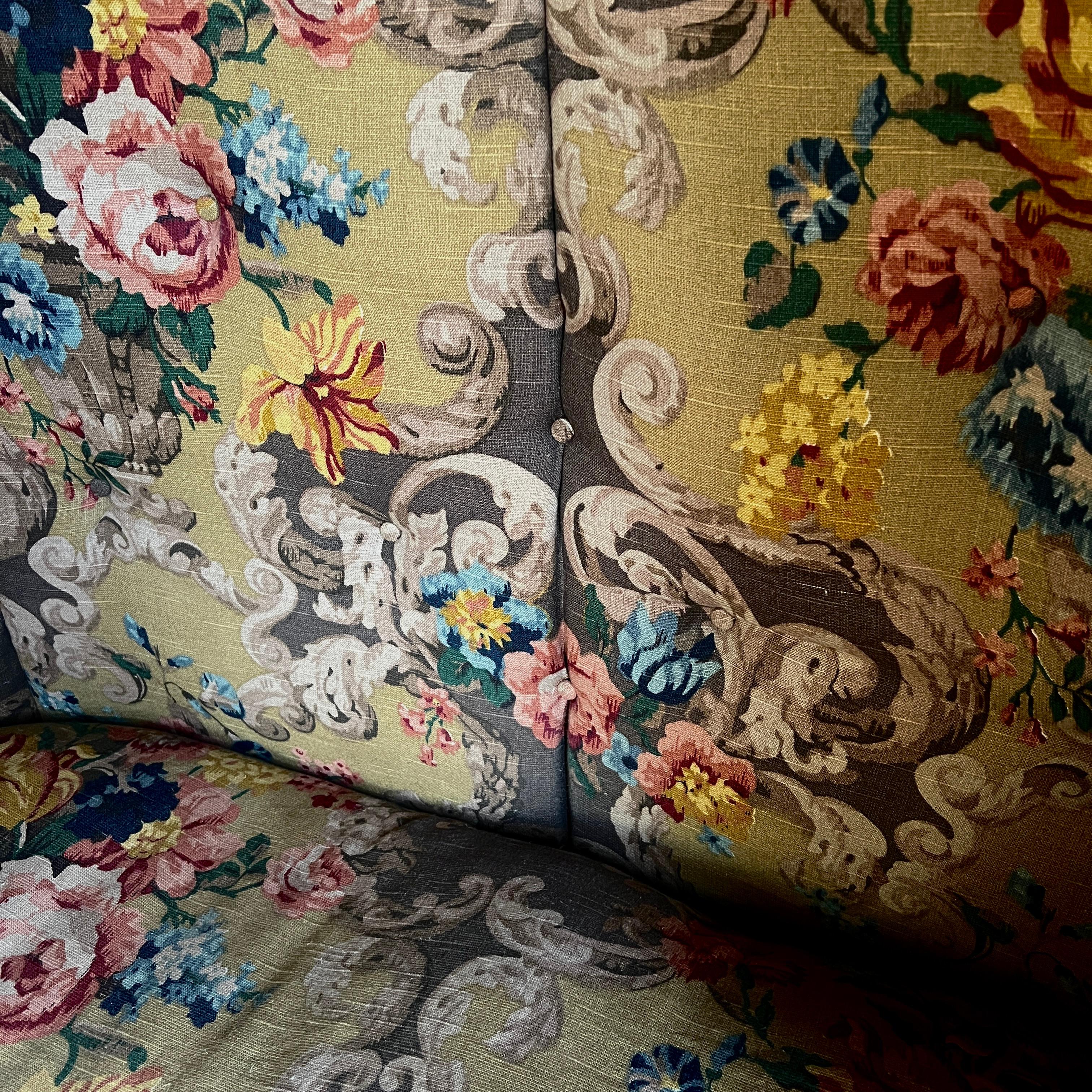 Chaise portante vintage en osier tapissée de lin rococo mulberry en vente 2