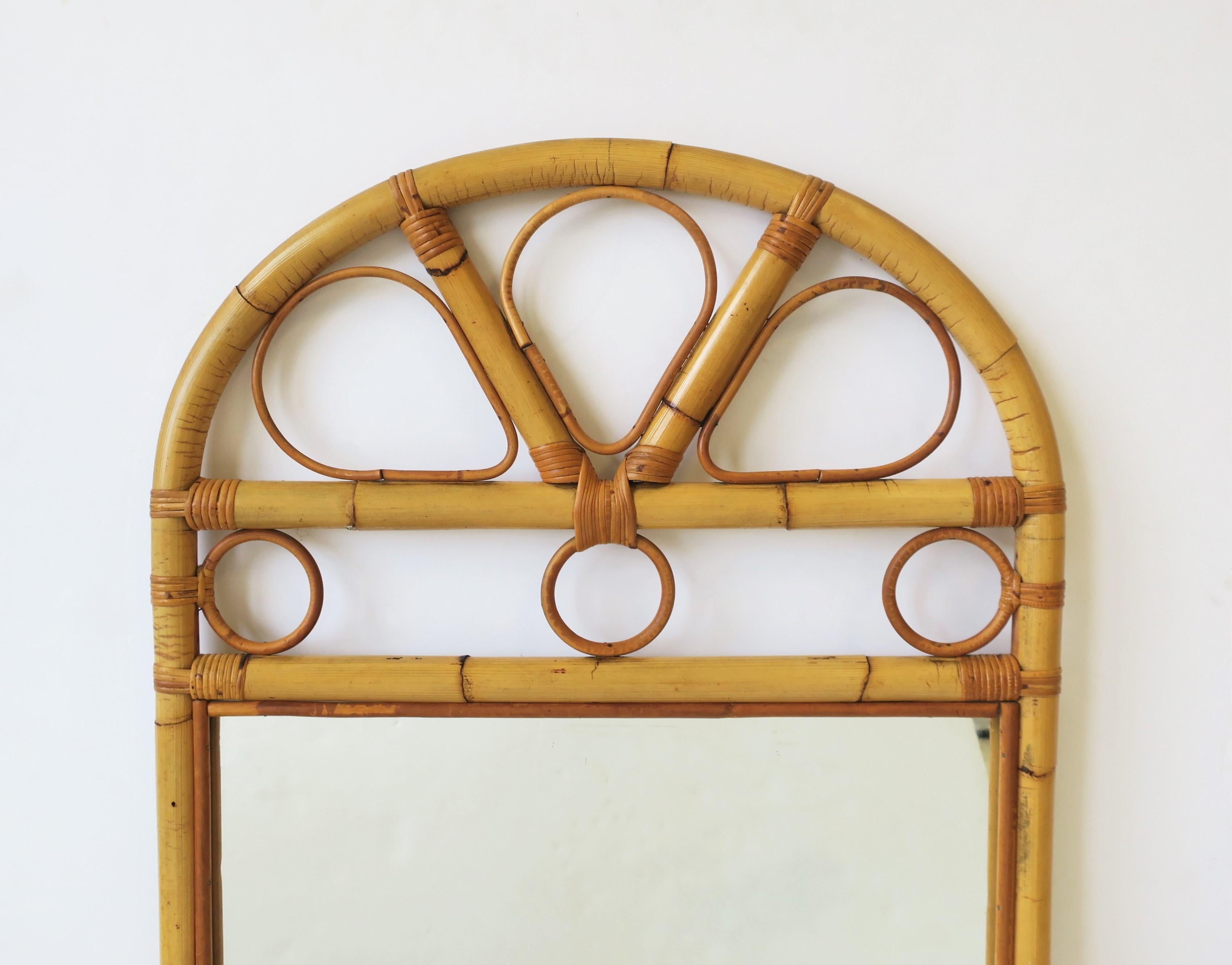 Vintage Wicker Rattan Bentwood Wall Mirror In Good Condition In New York, NY