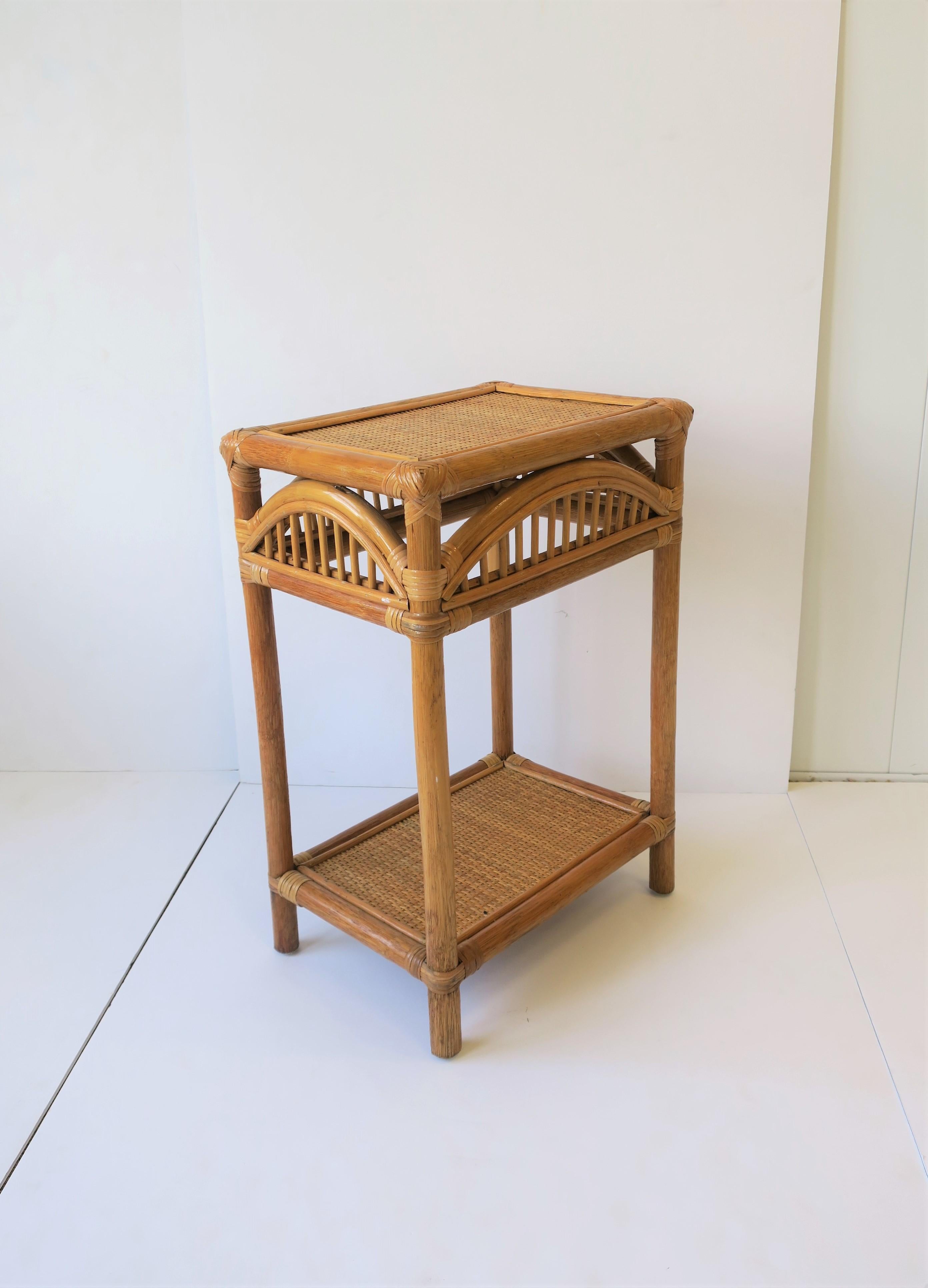 Vintage Wicker Rattan End or Side Table In Good Condition In New York, NY
