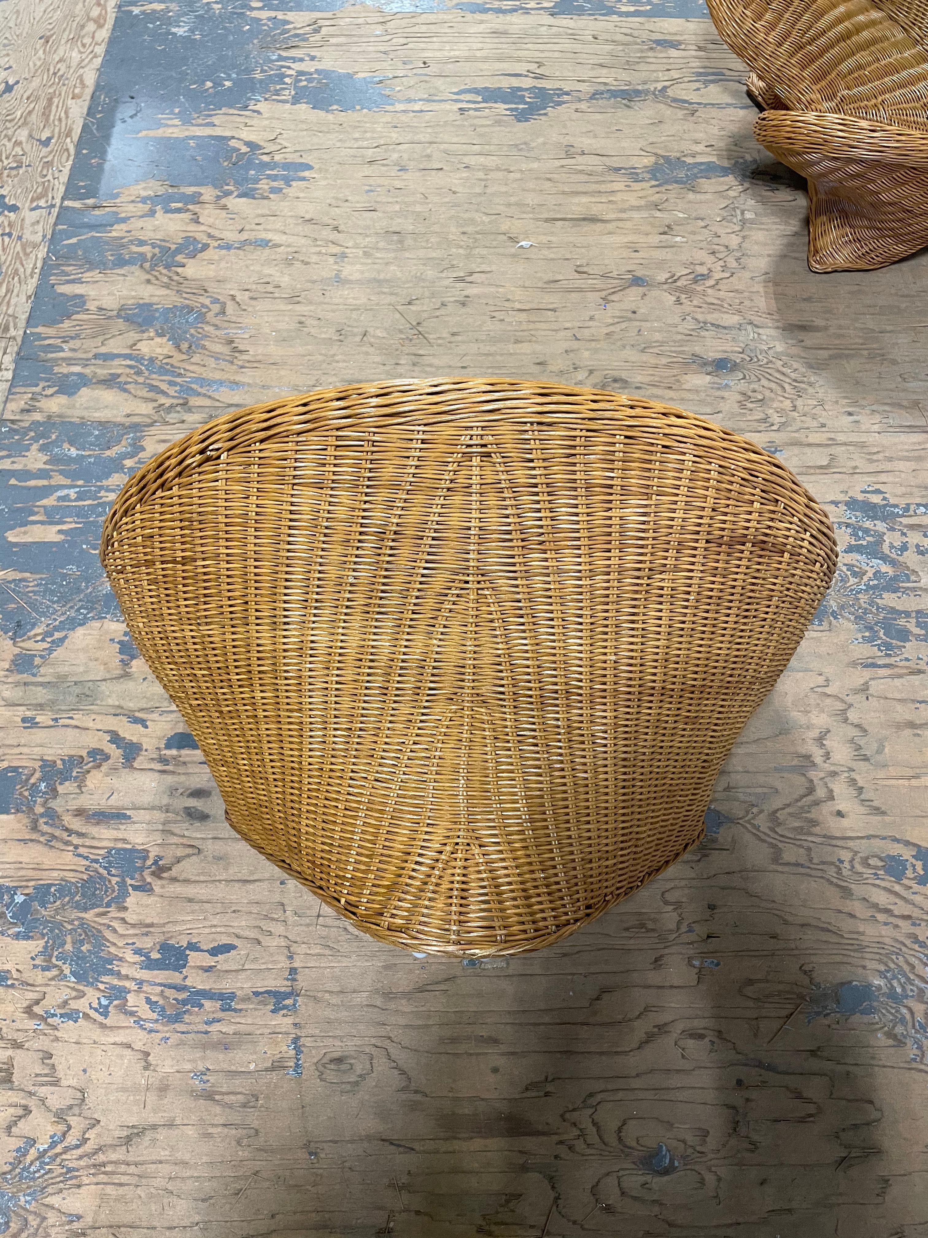 Vintage Wicker Rattan Tatami Floor Chairs, a Pair In Good Condition In W Allenhurst, NJ