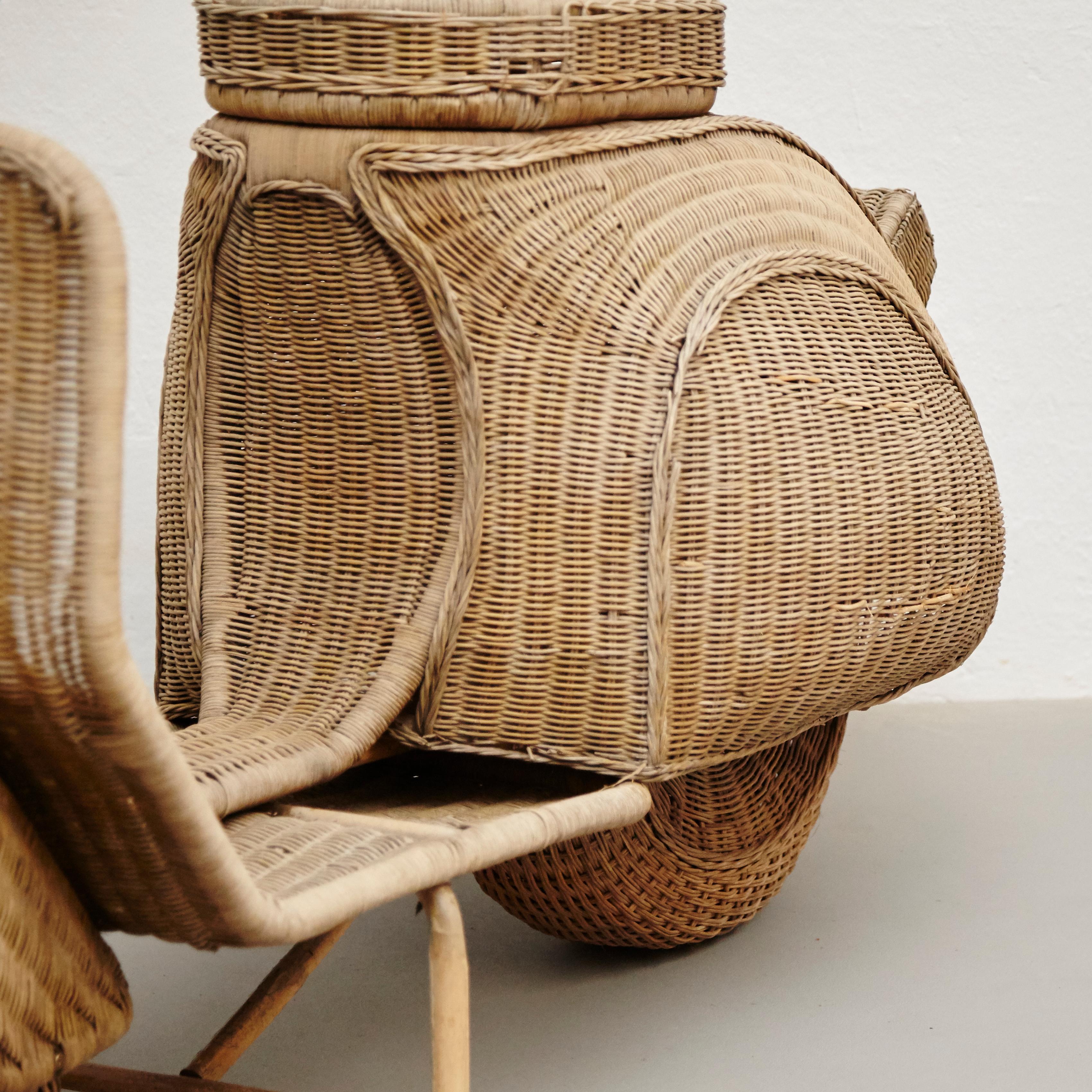 vespa wicker basket