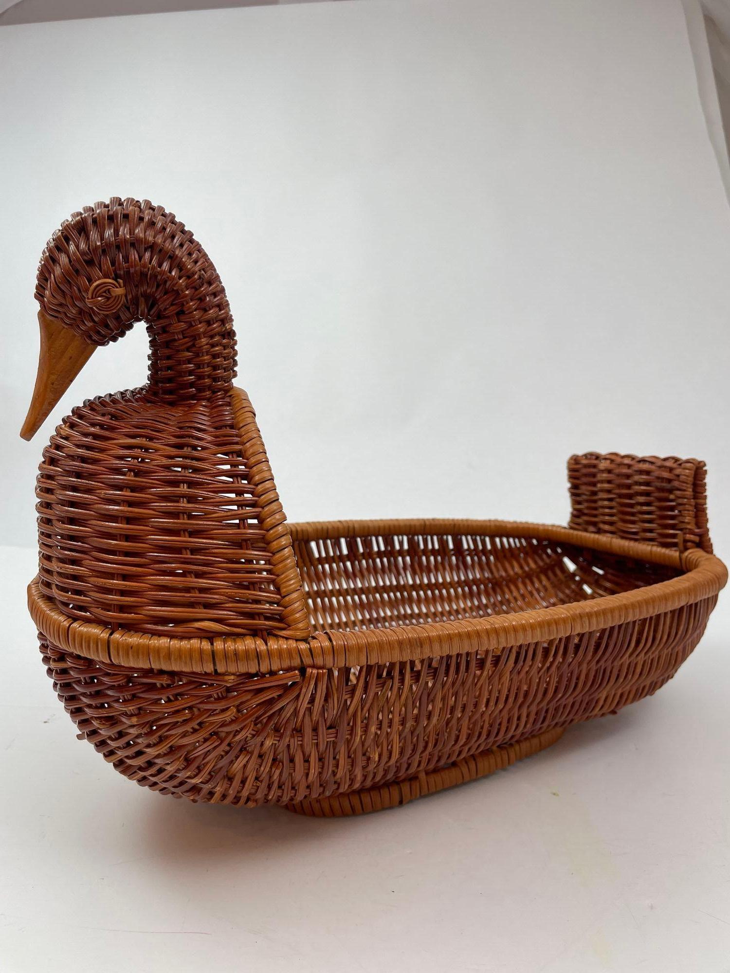 Vintage Wicker Rattan Woven Duck Motif Basket For Sale 3