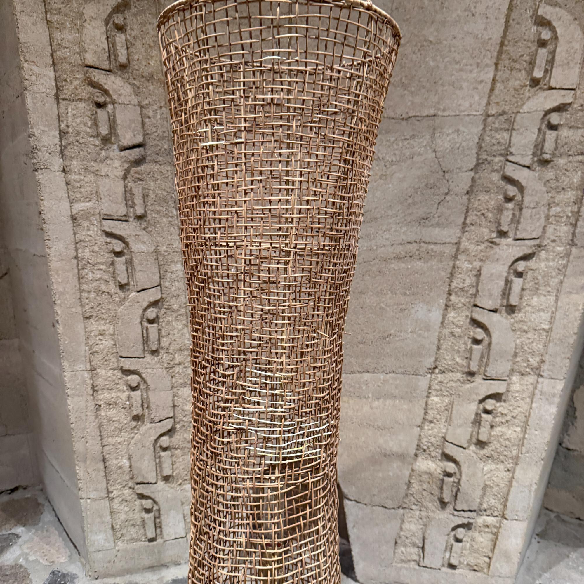 Lampadaire vintage en rotin tressé en vente 2