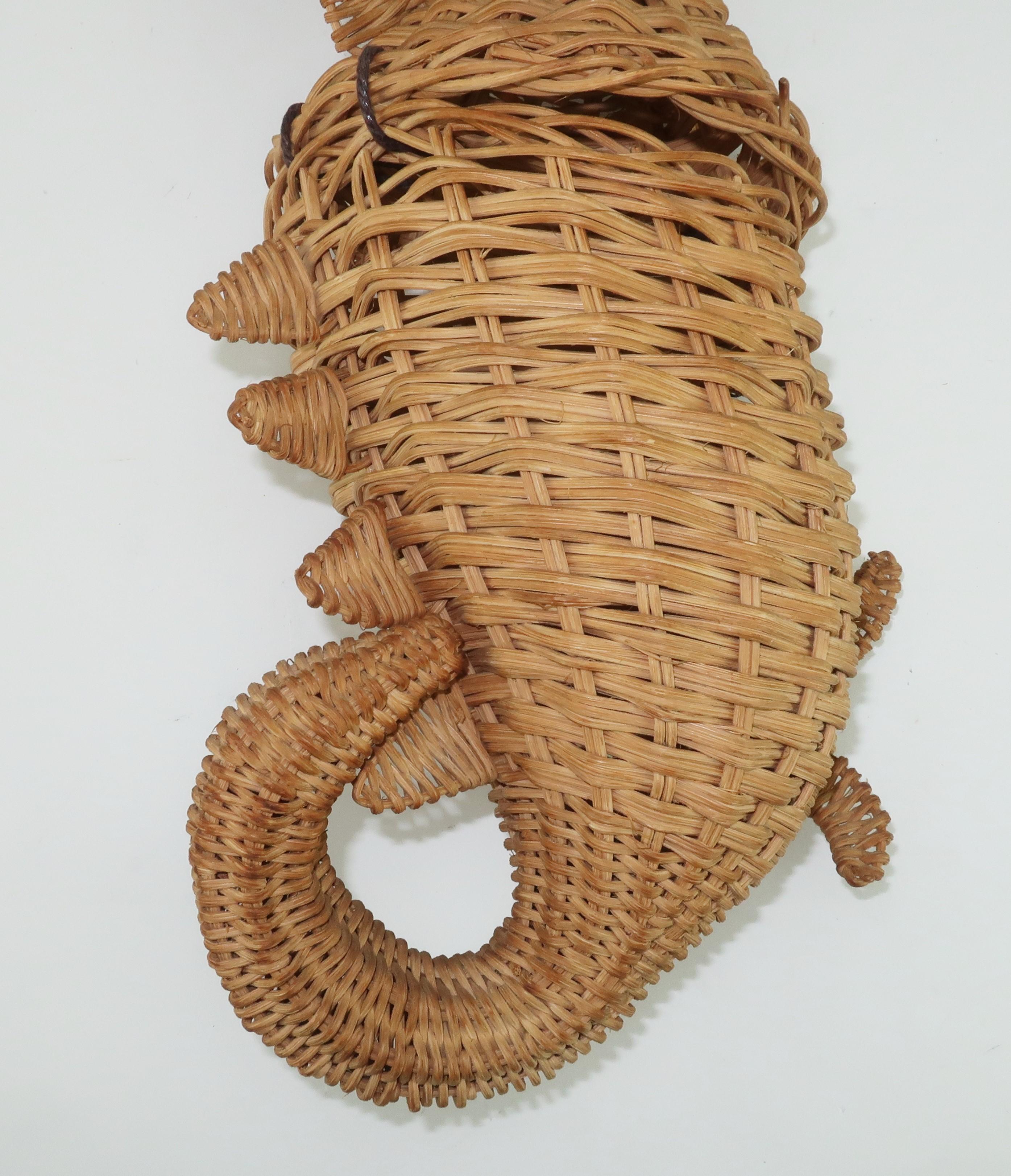 Vintage Wicker Seahorse Novelty Basket Handbag In Fair Condition In Atlanta, GA