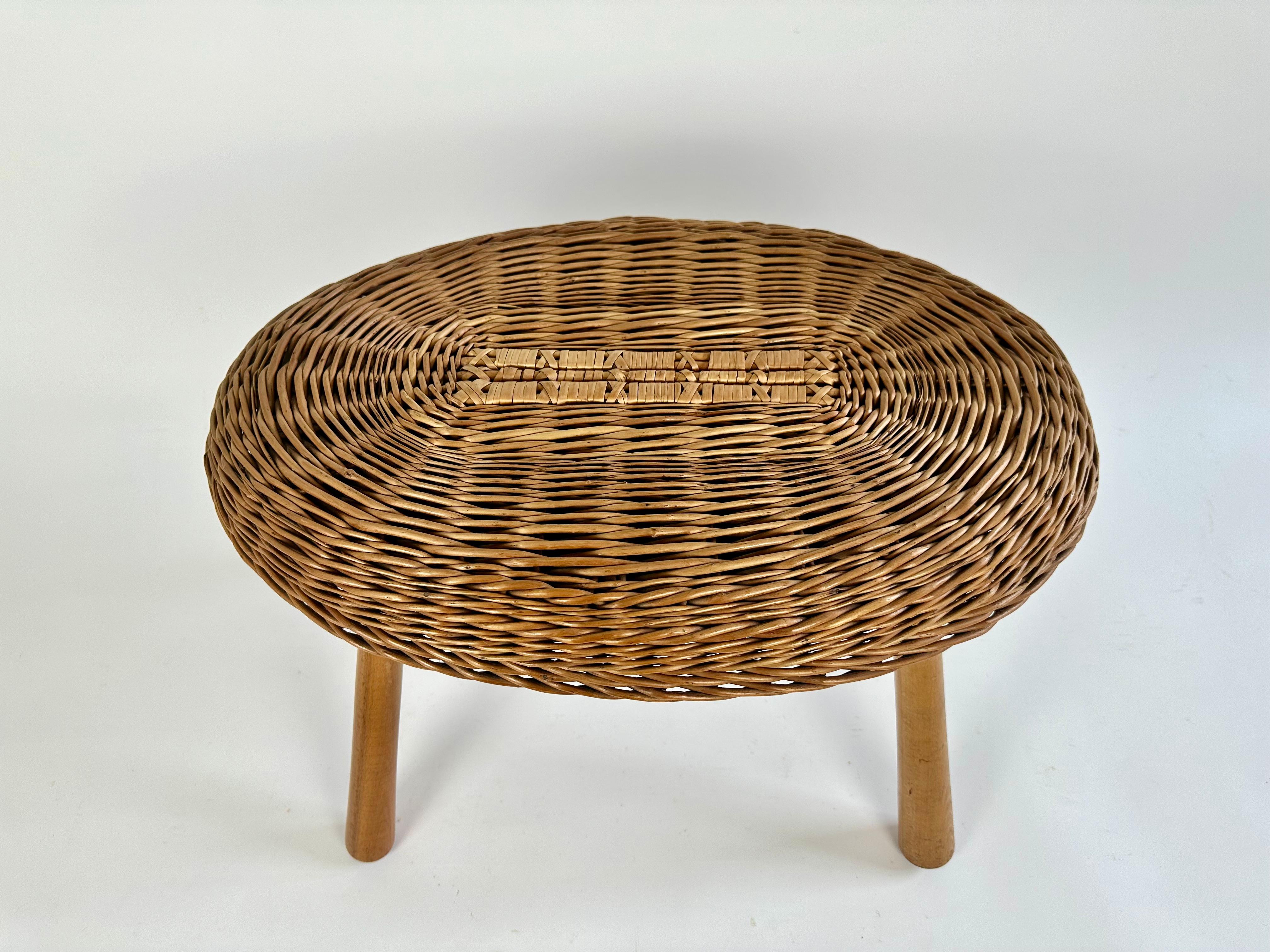Vintage side table in the manner of Tony Paul, circa 1950-60

Woven wicker top on beech legs. 

Great vintage condition. No repairs or restoration, cleaned ready for use.

Worldwide shipping

