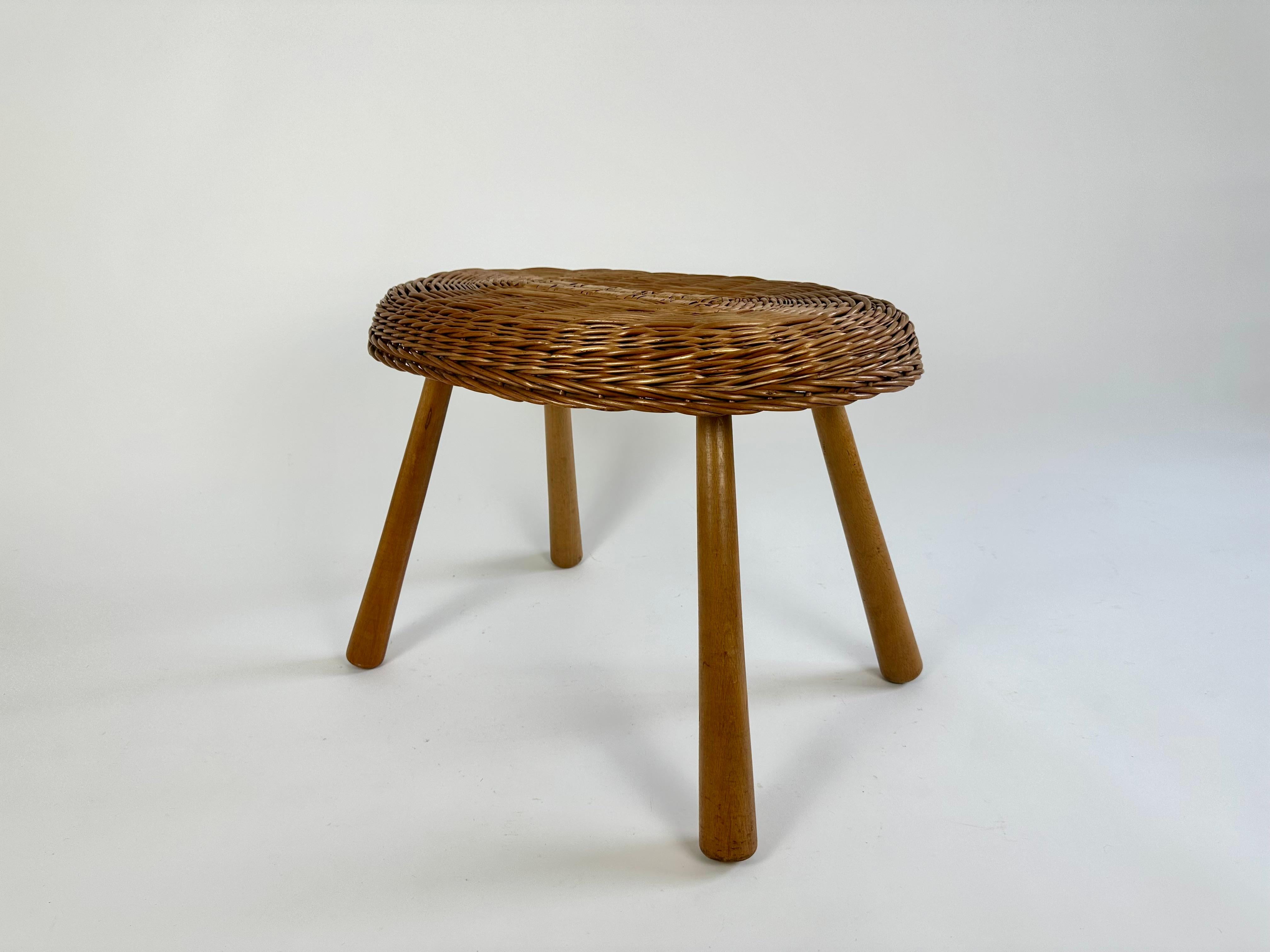 Vintage wicker side table in the manner of Tony Paul, England c. 1950-60 In Good Condition In Bristol, GB