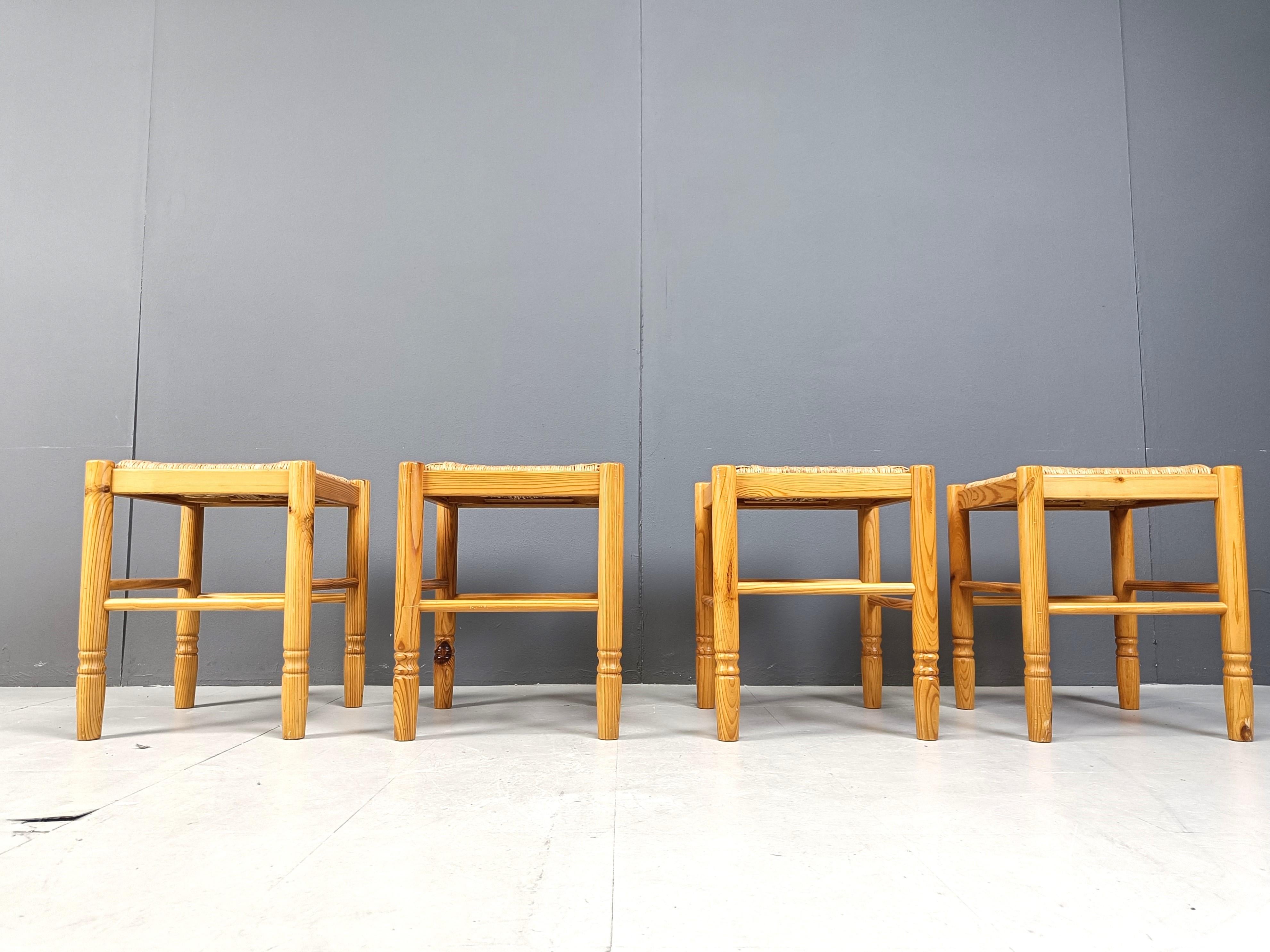Vintage wicker stools - set of 4, 1960s In Good Condition For Sale In Leuven, Vlaams Gewest