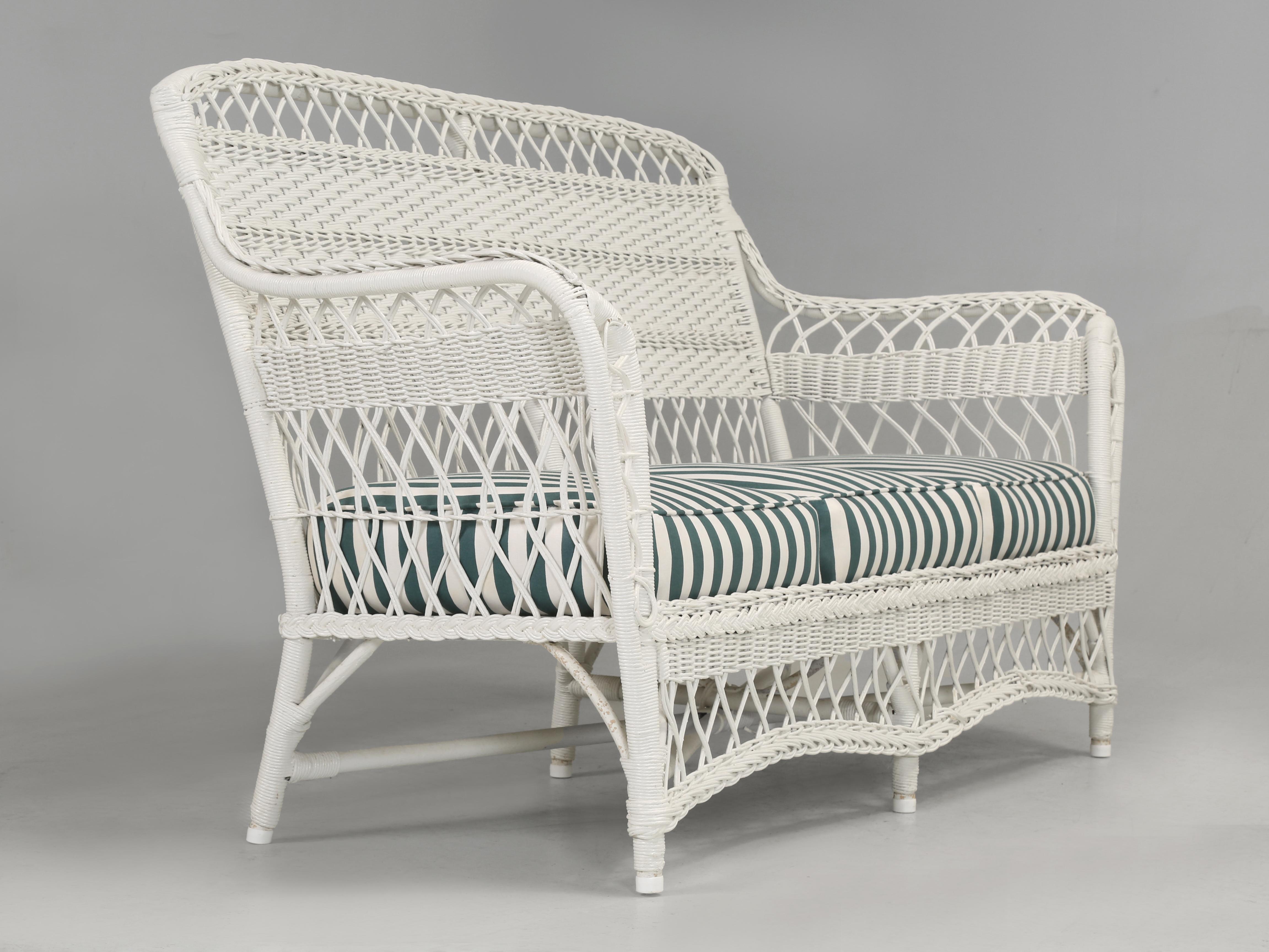 Sillón, silla y mecedora vintage de mimbre bien hechos Cojines de asiento pesados Hecho a mano en venta
