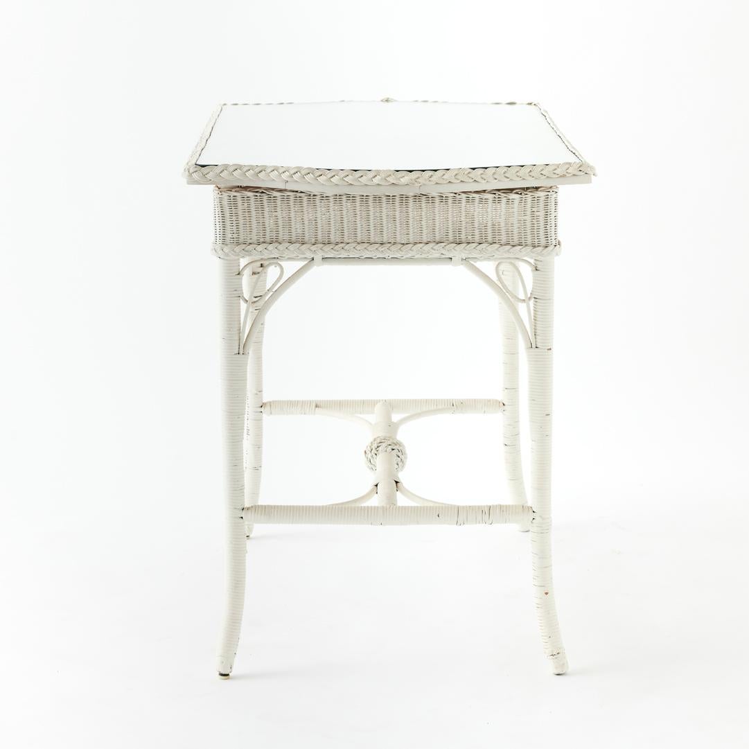 Vintage Wicker Tisch (amerikanisch) im Angebot