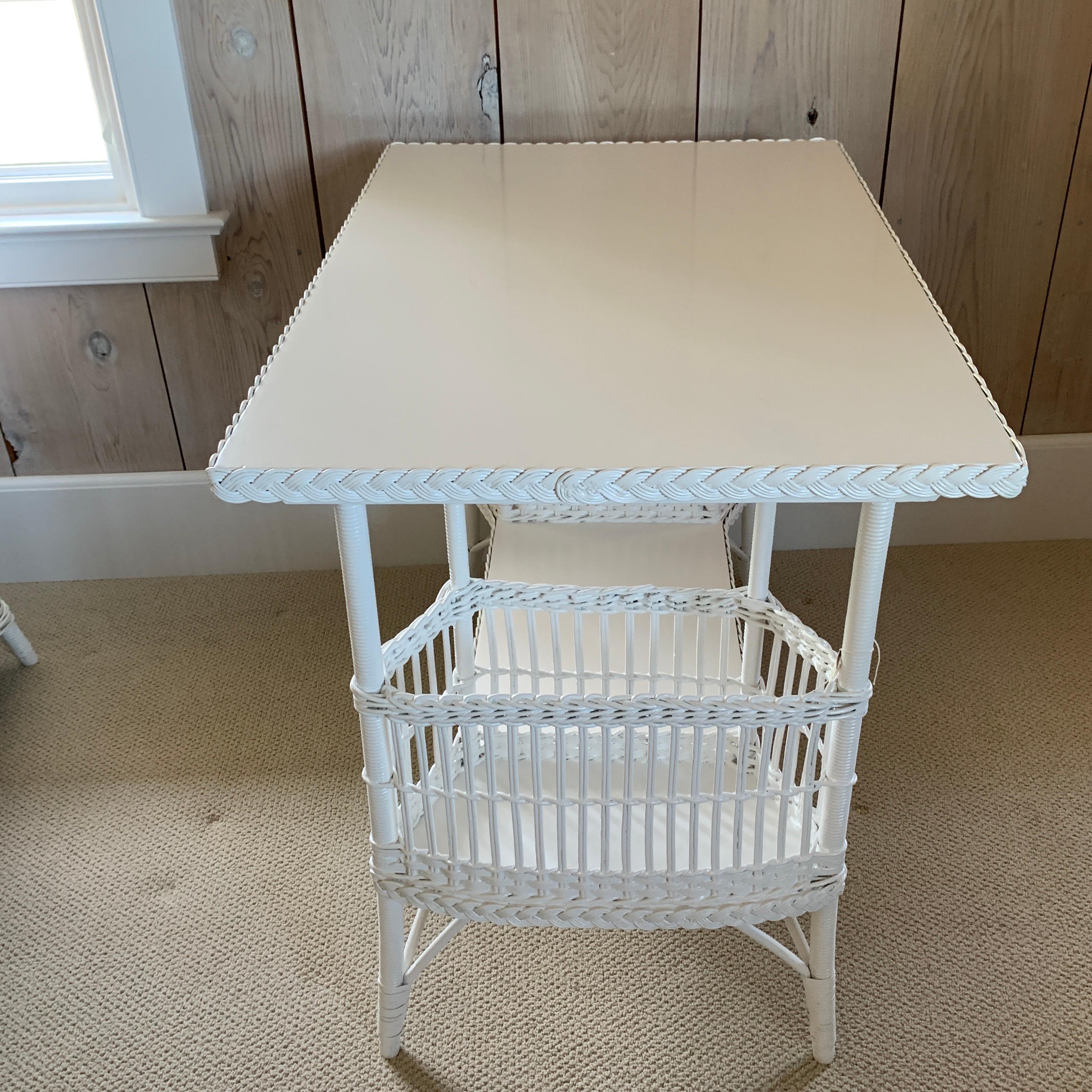 Vintage Wicker Table In Good Condition In Old Saybrook, CT