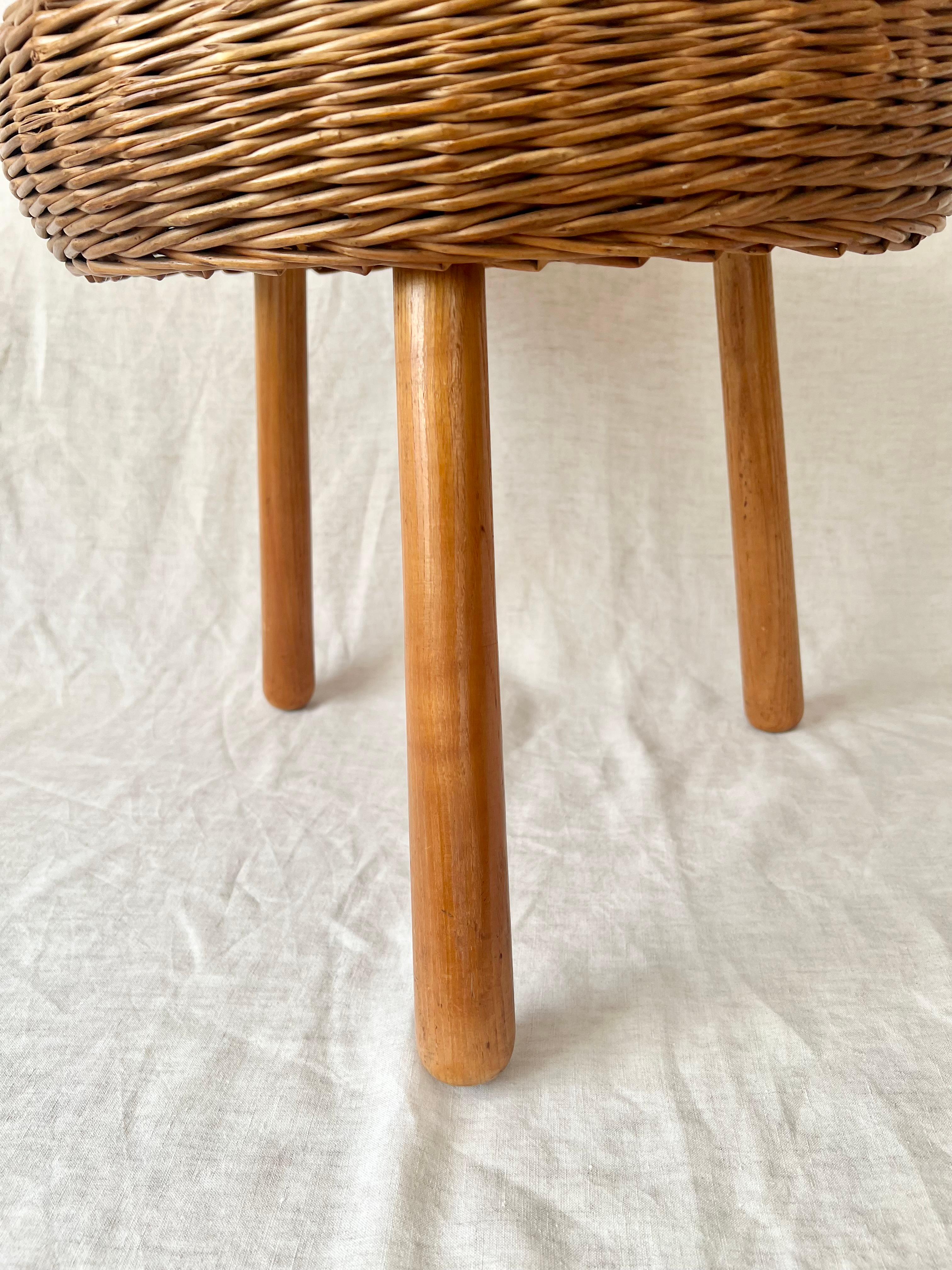 Vintage wicker tripod stool / side table in the manner of Tony Paul, 1960s 3