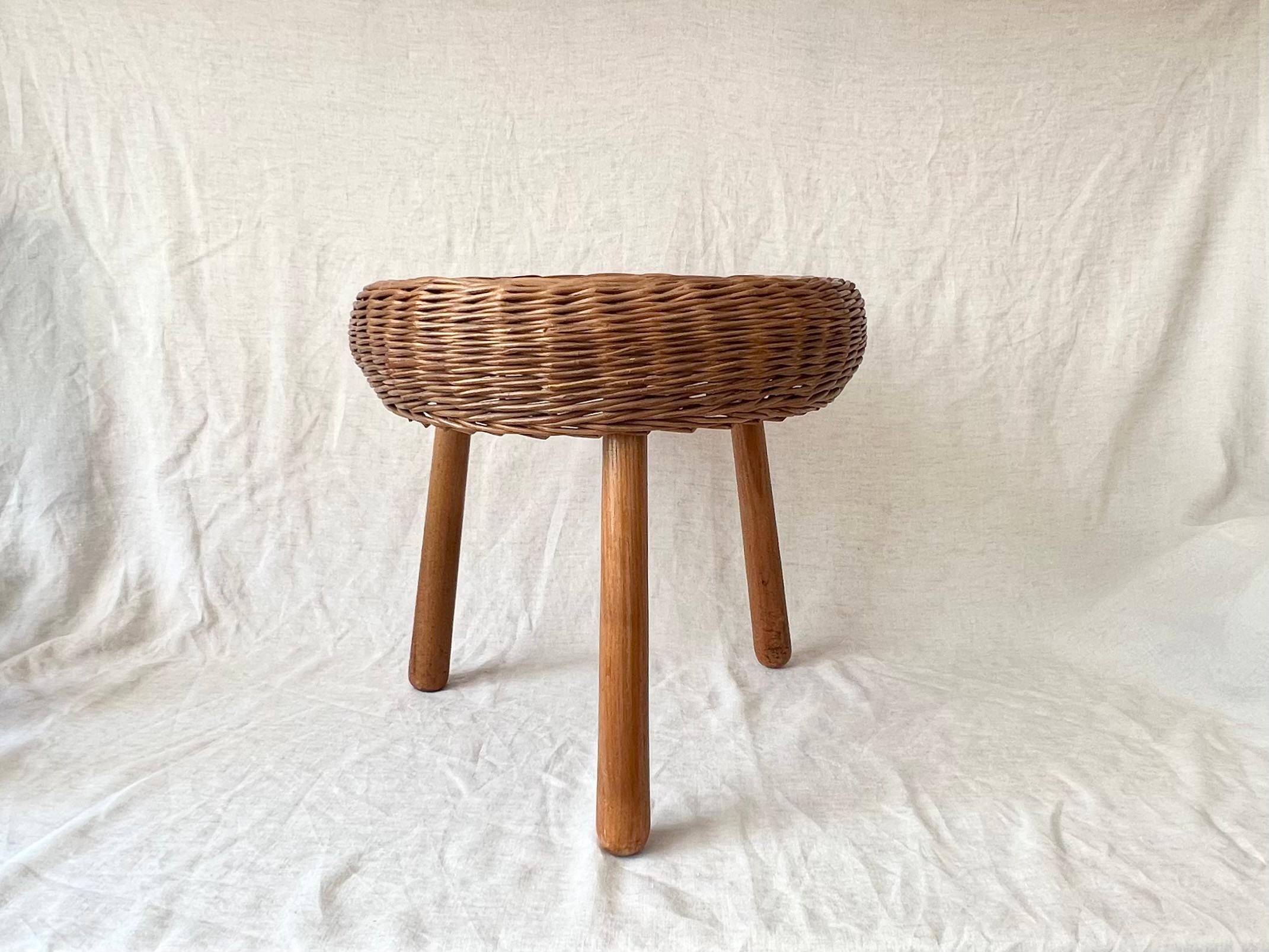Vintage wicker tripod stool / side table in the manner of Tony Paul, 1960s 9