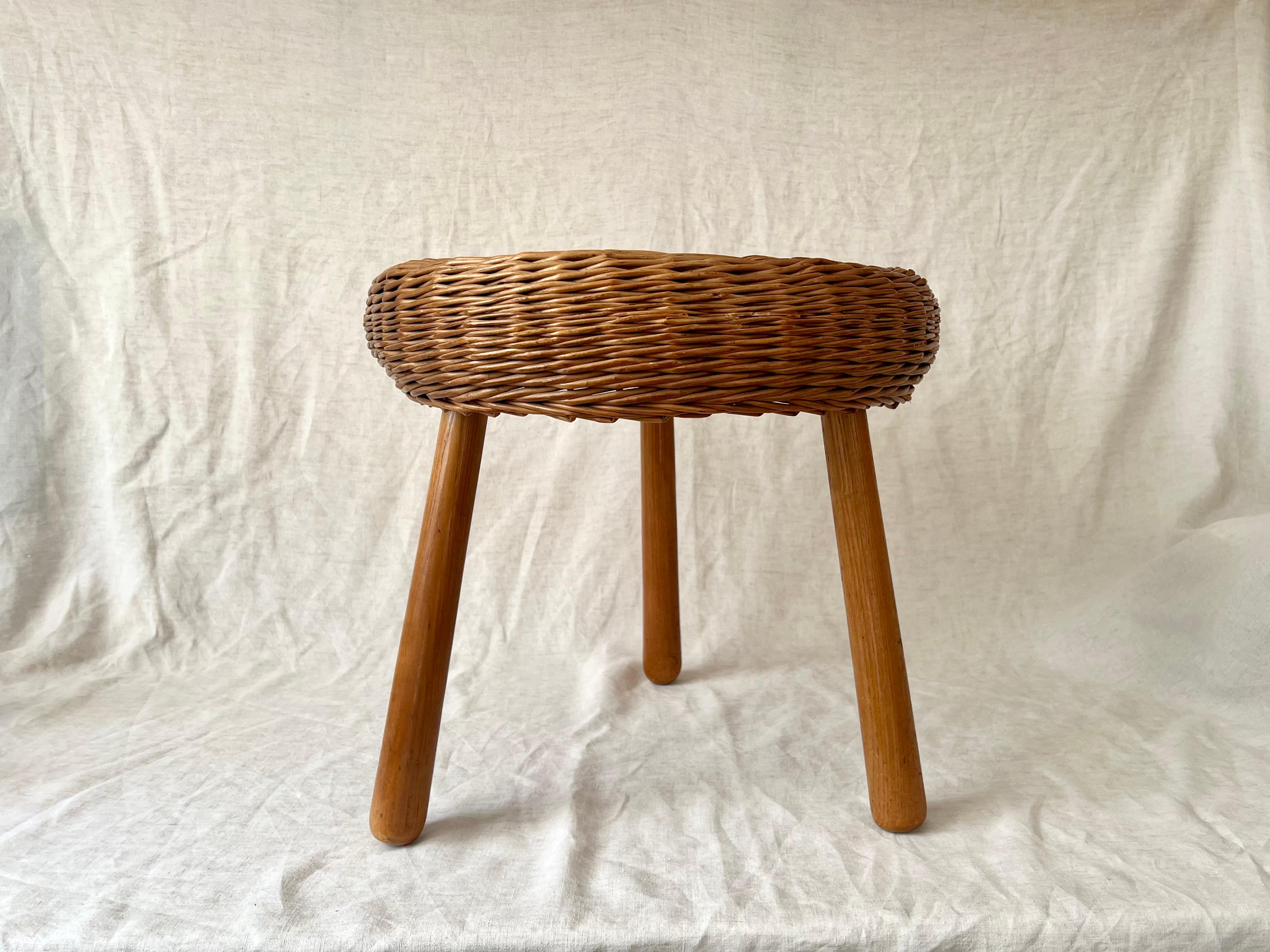 Mid-Century Modern Vintage wicker tripod stool / side table in the manner of Tony Paul, 1960s