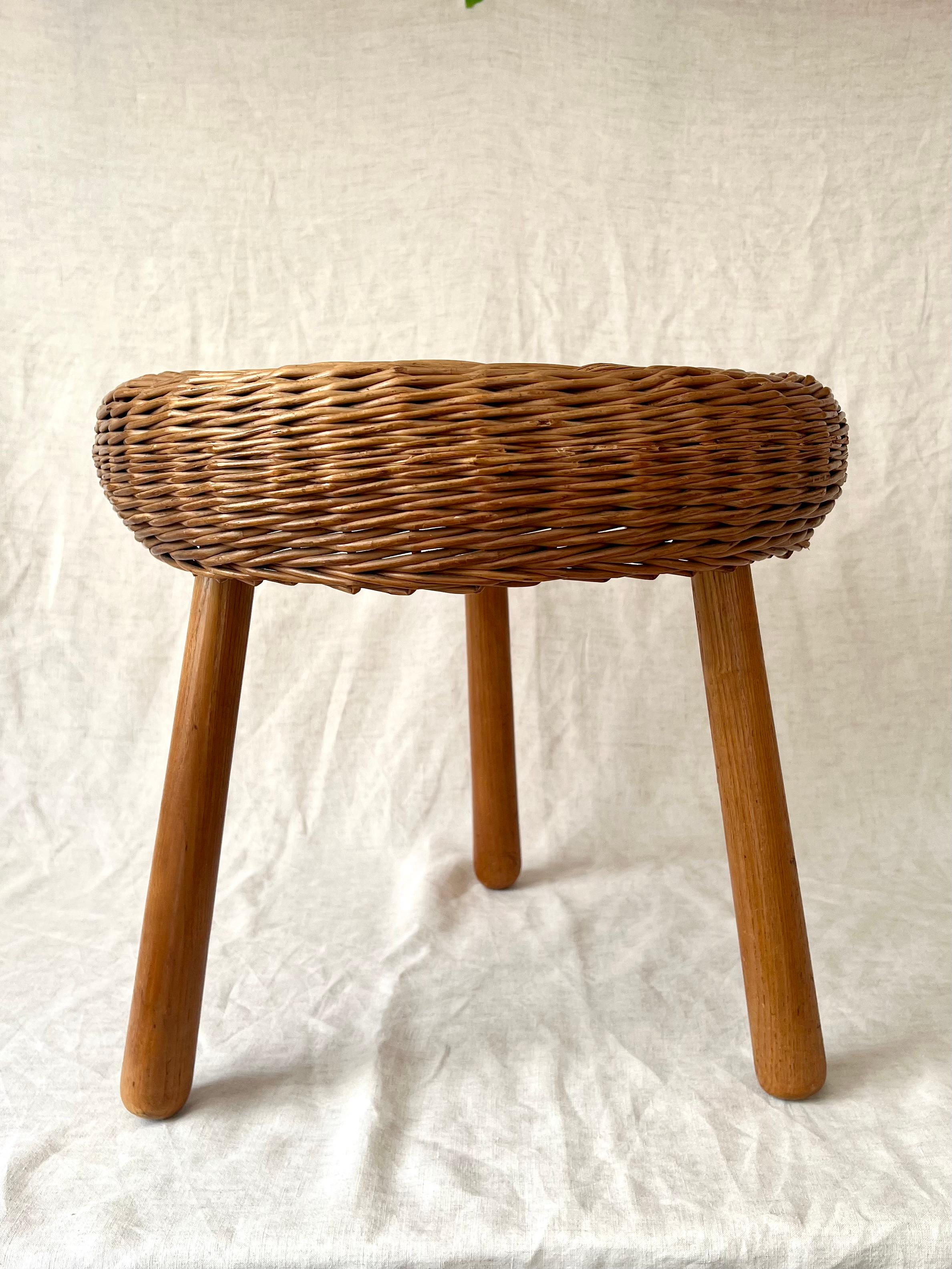 Britannique Vintage wicker tripod stool / side table in the manner of Tony Paul, 1960s