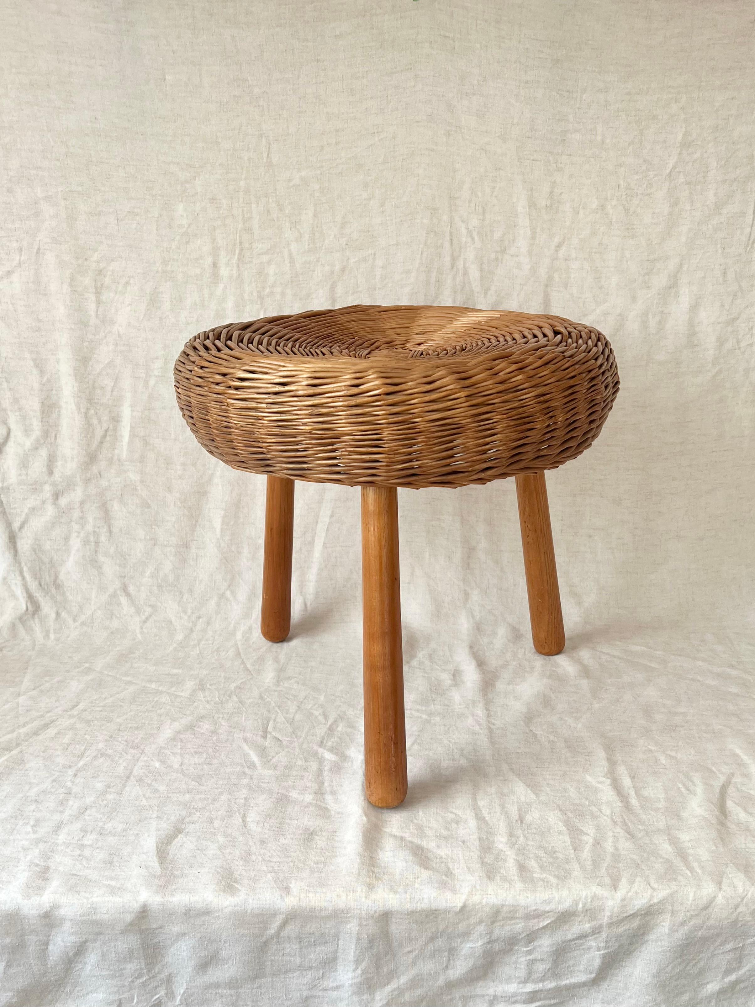 Vintage wicker tripod stool / side table in the manner of Tony Paul, 1960s 1
