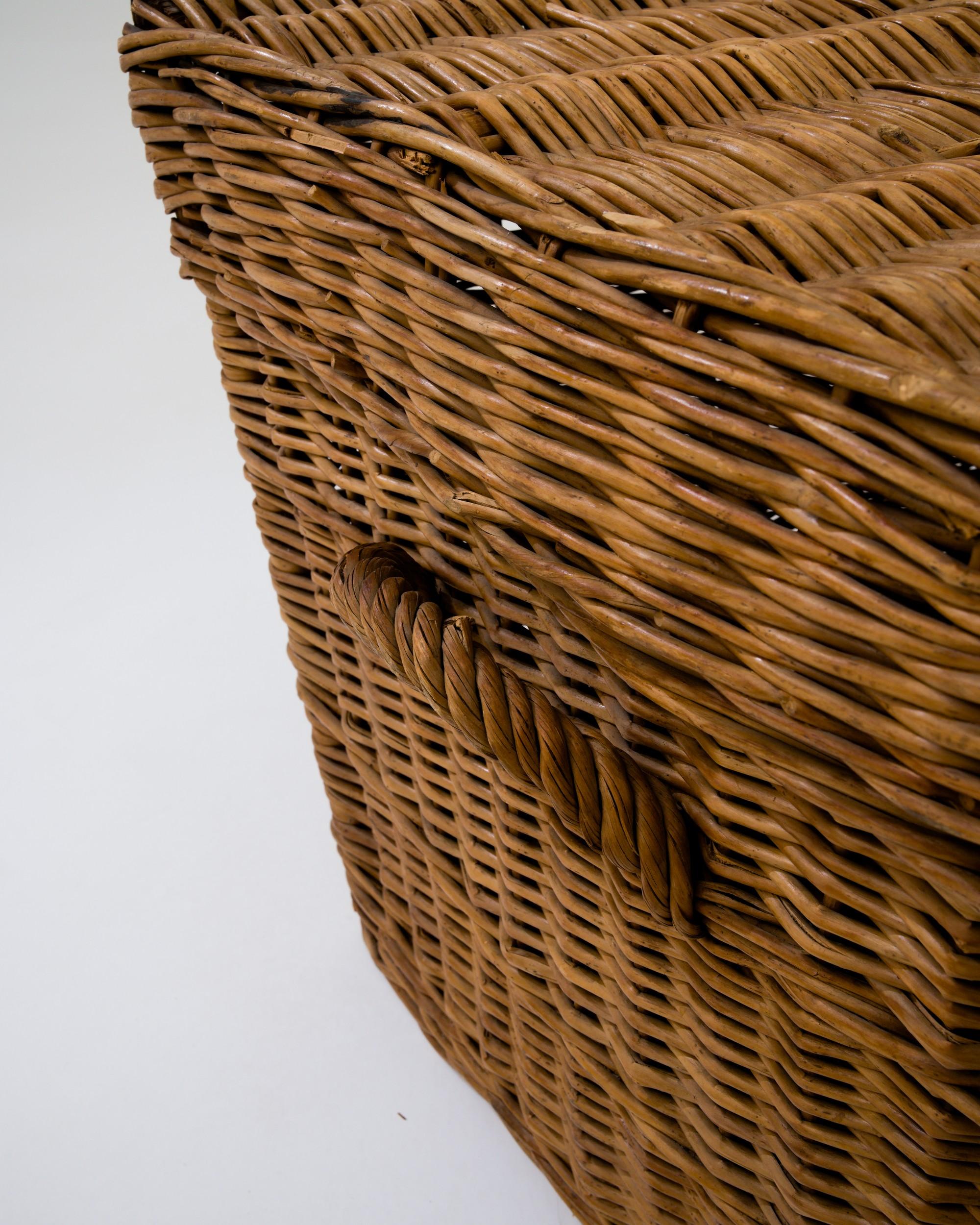 Vintage Wicker Trunk 4