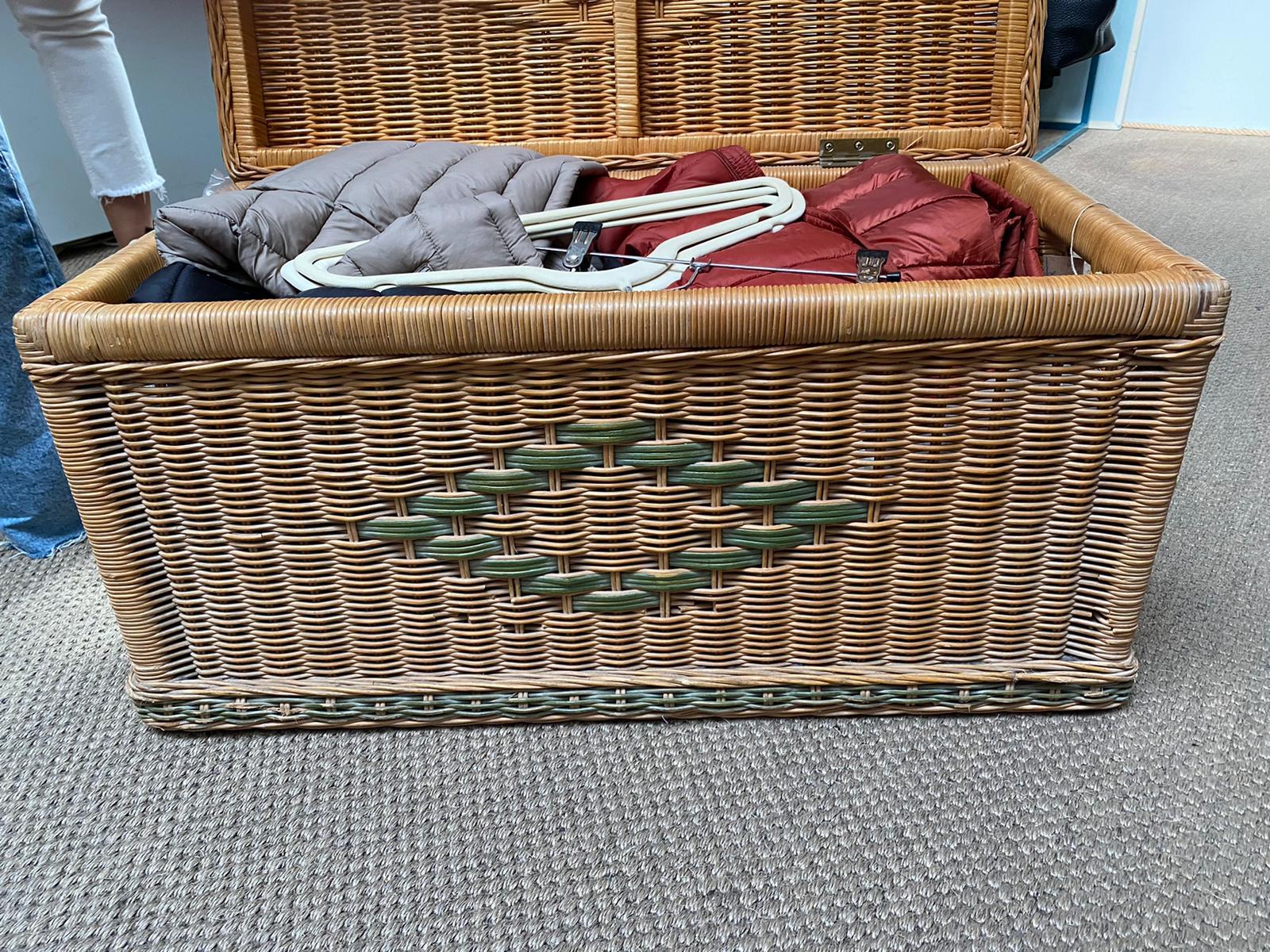 wicker trunk with lid
