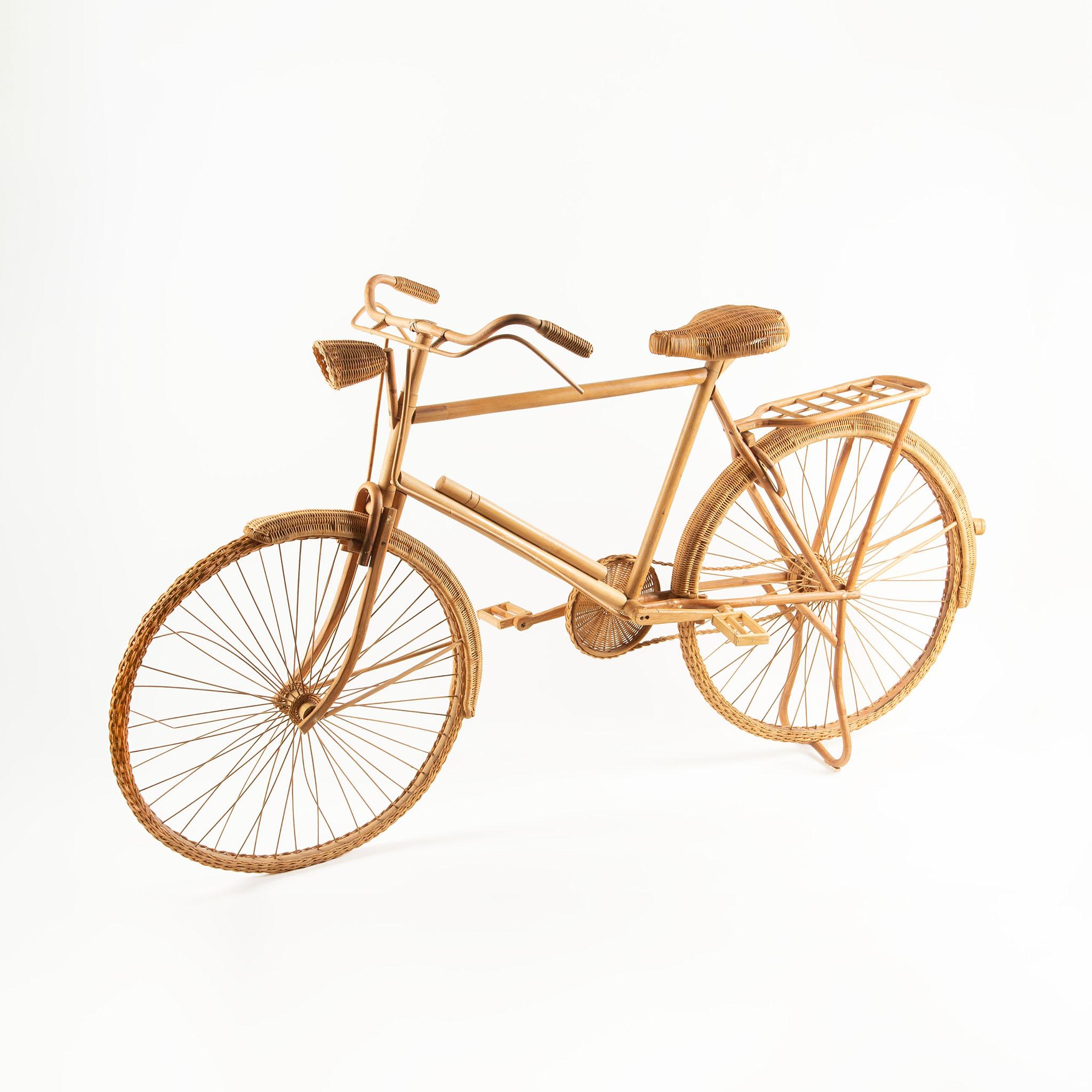 Mid-Century moderno Bicicletta da esposizione con ruota di vimini d'epoca - 6 piedi in vendita