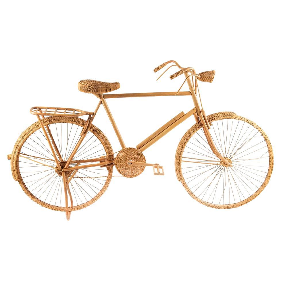 Bicicletta da esposizione con ruota di vimini d'epoca - 6 piedi in vendita