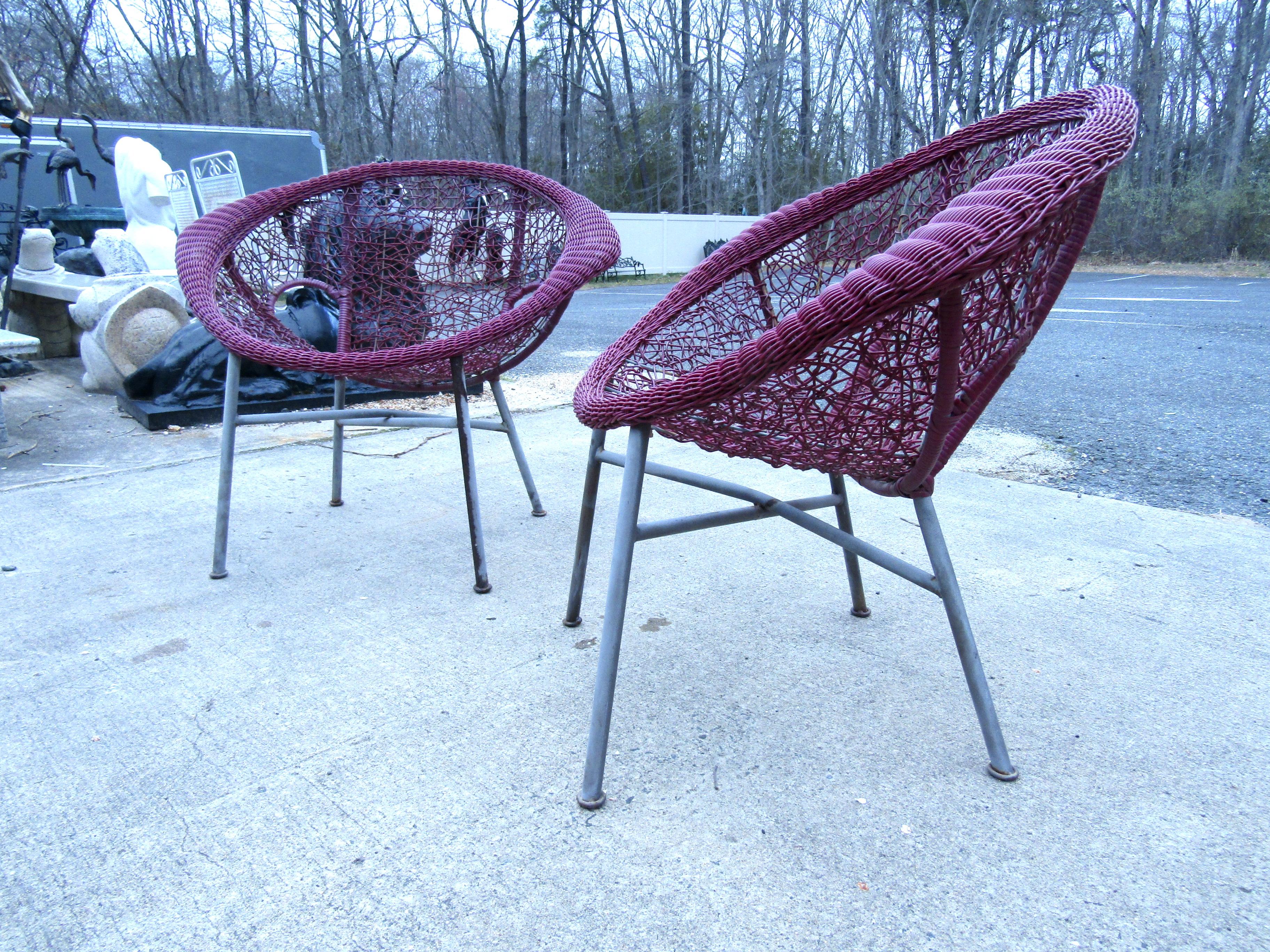 Vintage Wicker Wingback Lounge Chairs In Good Condition In Brooklyn, NY