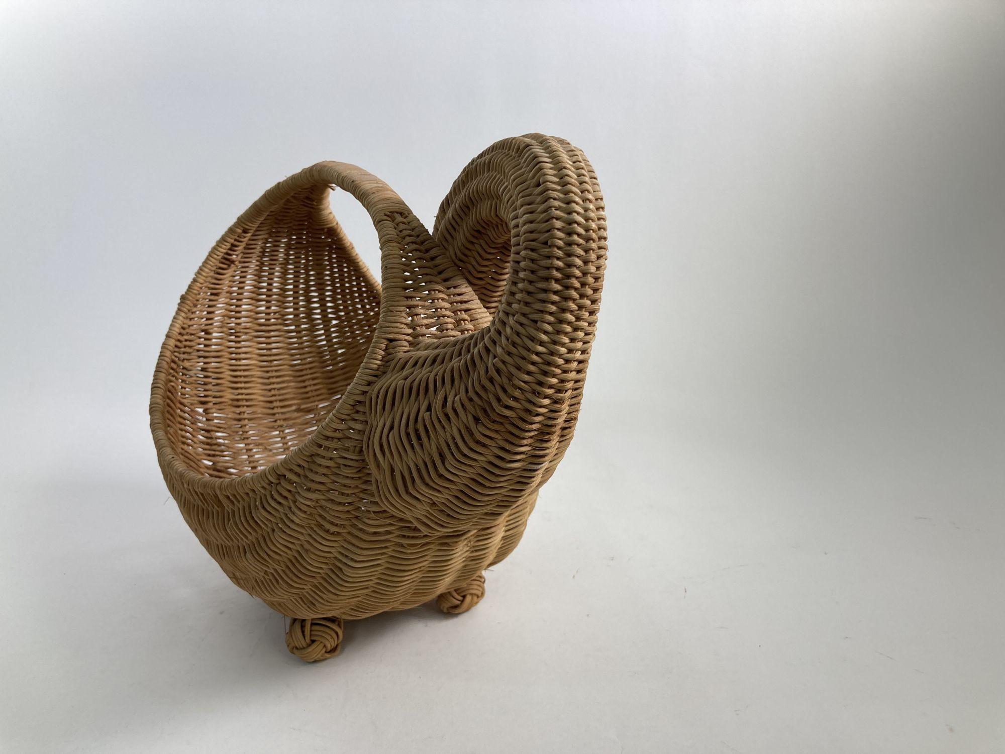 Vintage Wicker Woven Duck Motif Basket with Handle 3