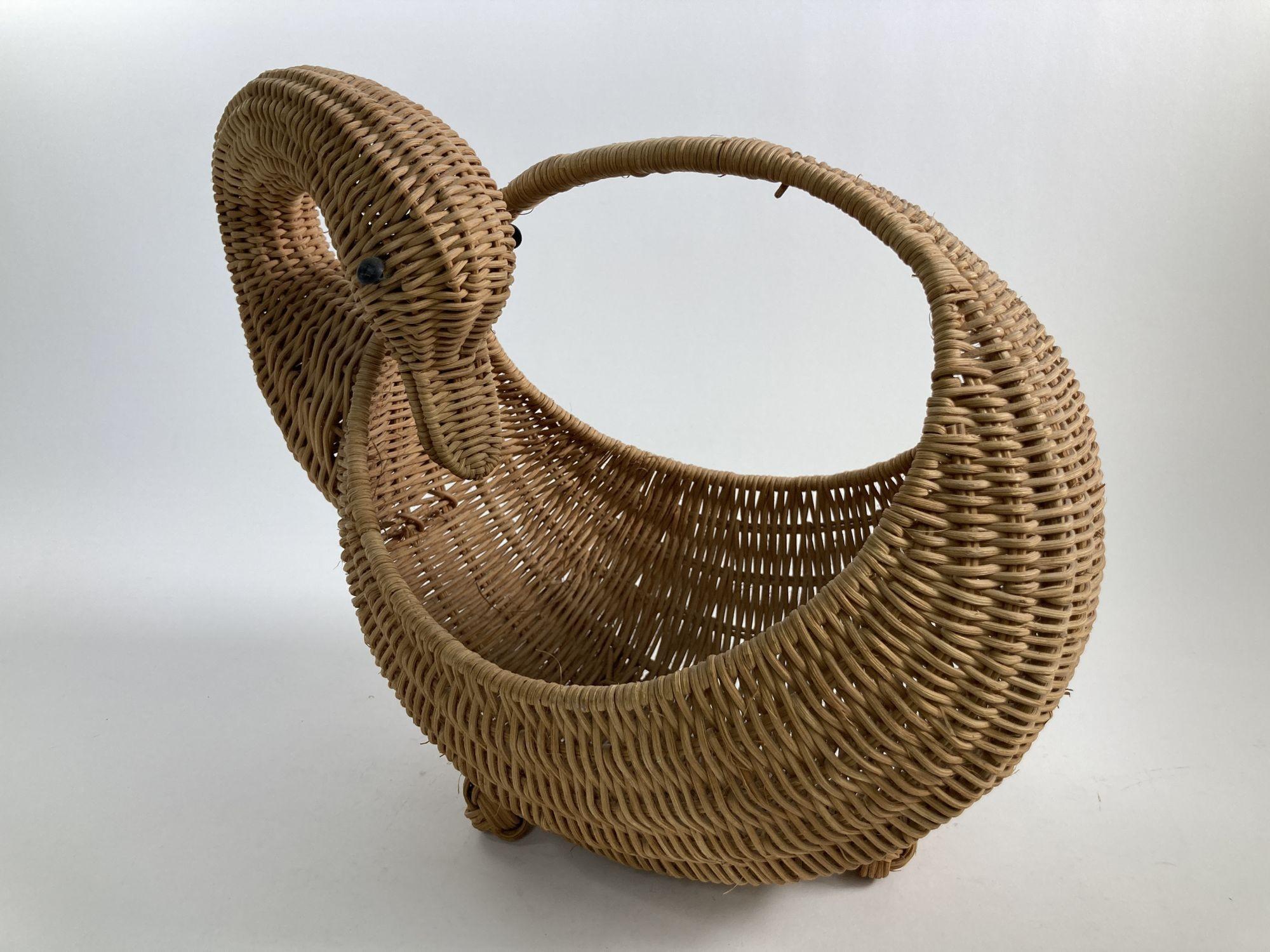 Vintage Wicker Woven Duck Motif Basket with Handle 6