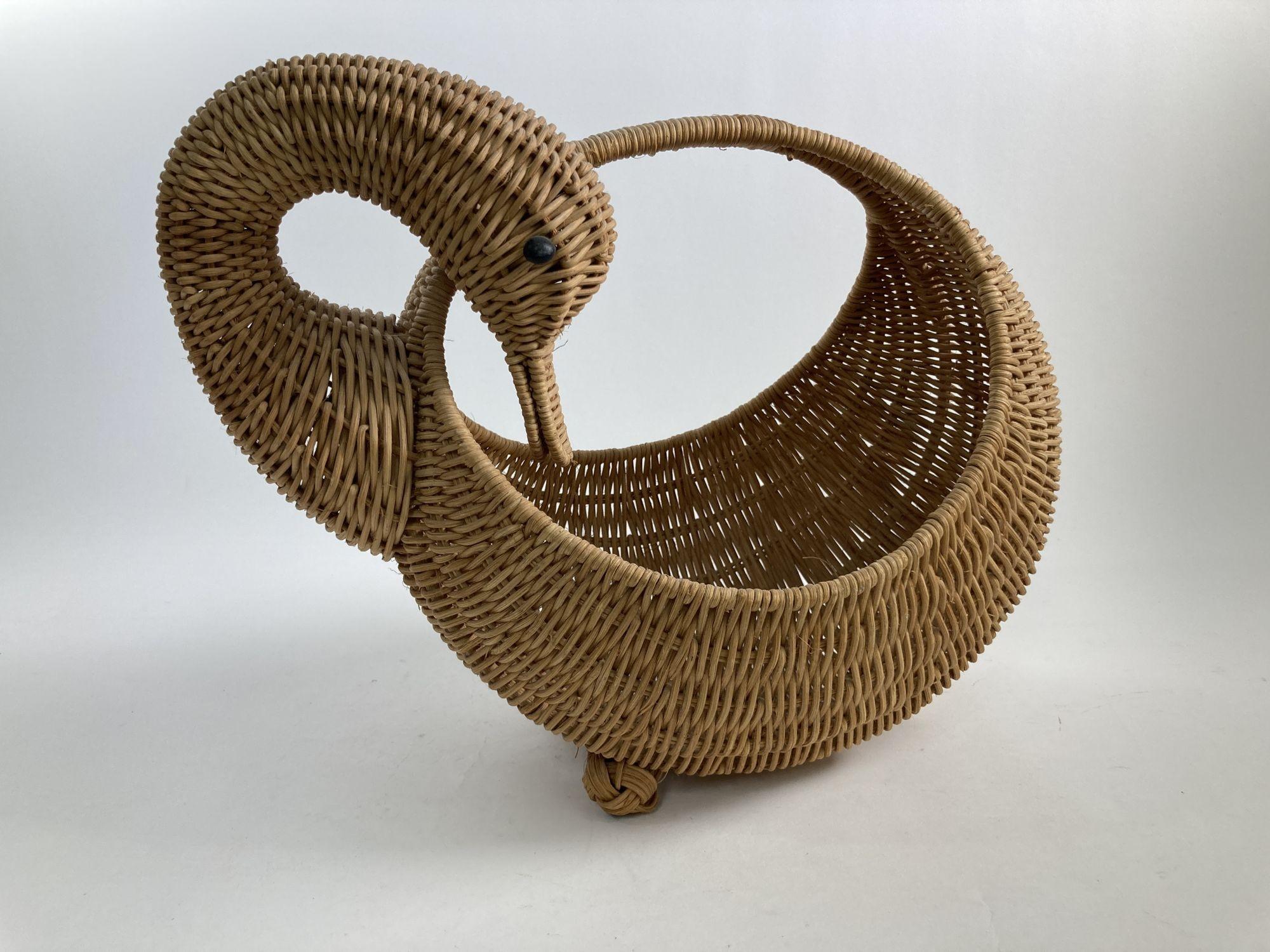 Vintage Wicker Woven Duck Motif Basket with Handle 7