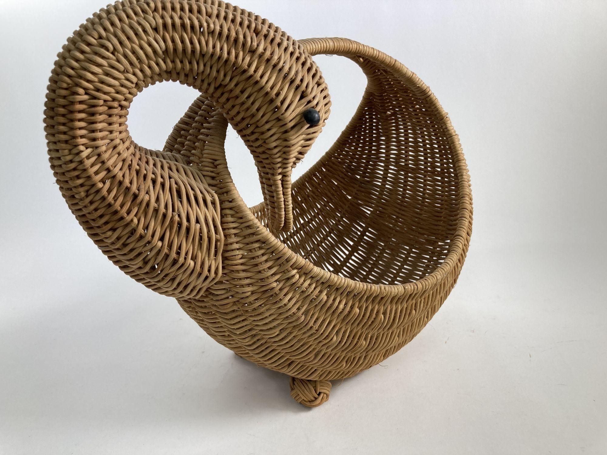 Vintage Wicker Woven Duck Motif Basket with Handle 8