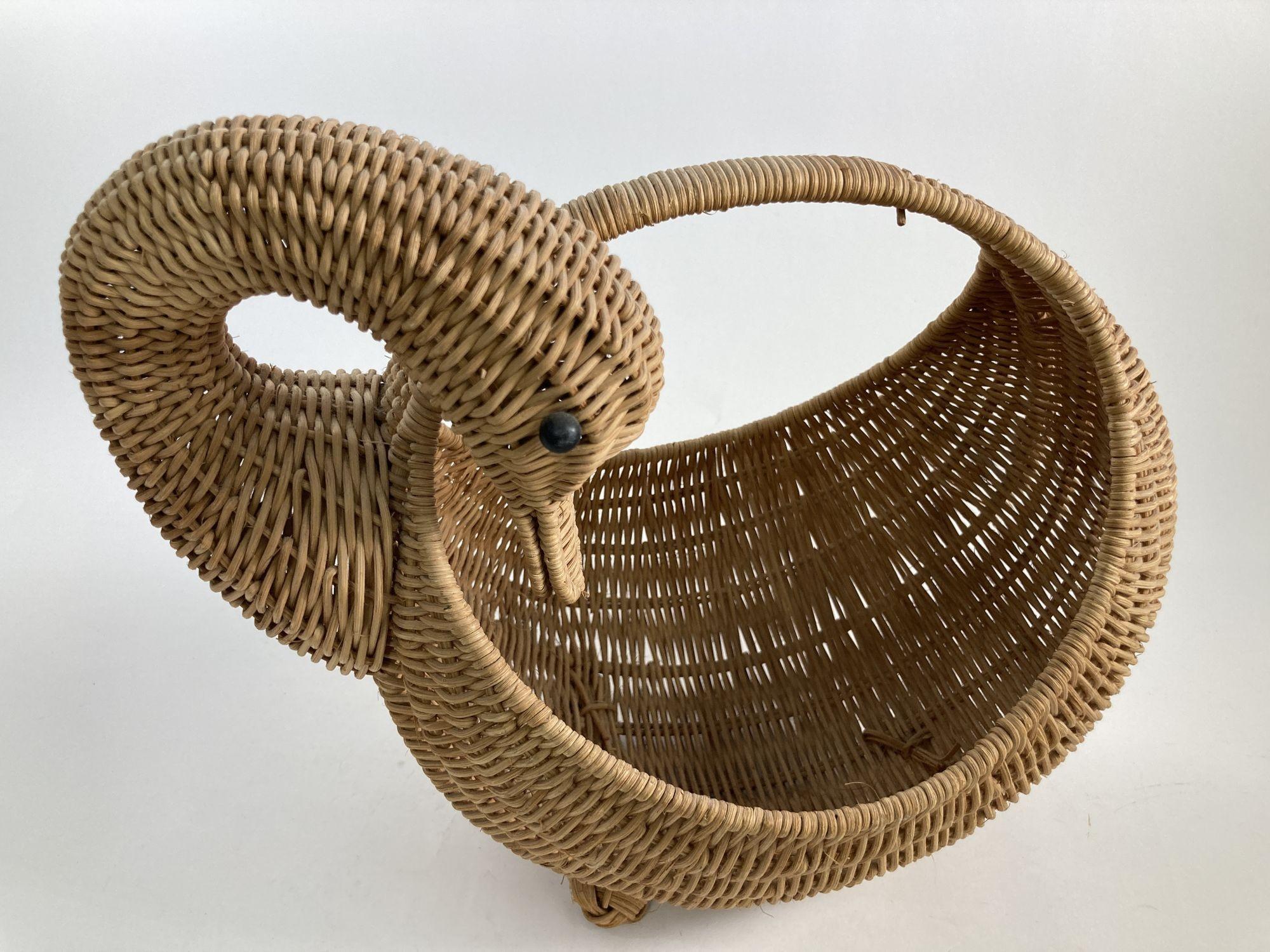 Mid Century Italian vintage hand woven rattan wicker duck or swan motif basket with a handle.
Collectible rattan hand woven swan sculpture basket
Beautiful and rare vintage Mid Century Italian wicker basket that is in excellent condition.
The