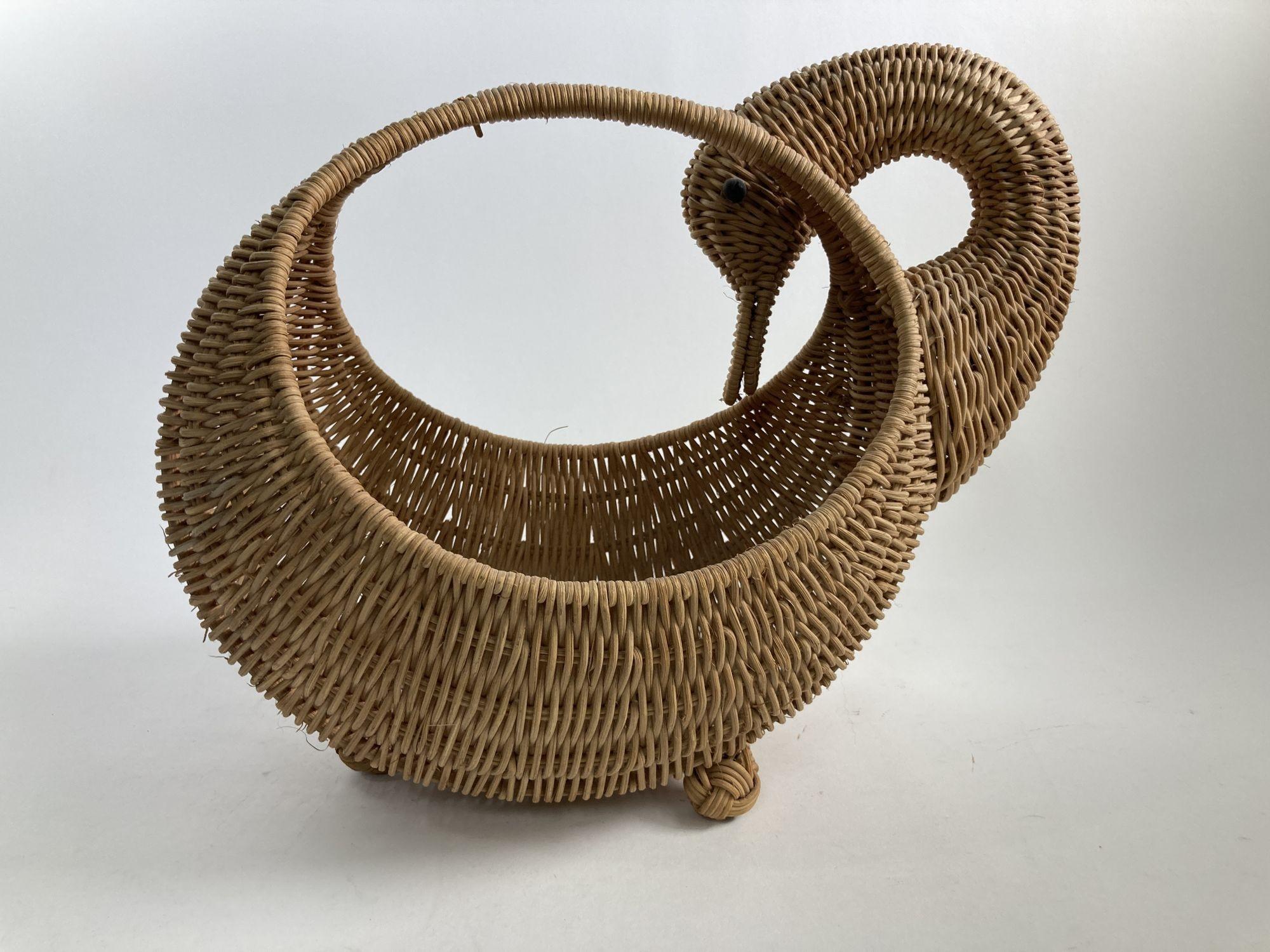 Vintage Wicker Woven Duck Motif Basket with Handle 1
