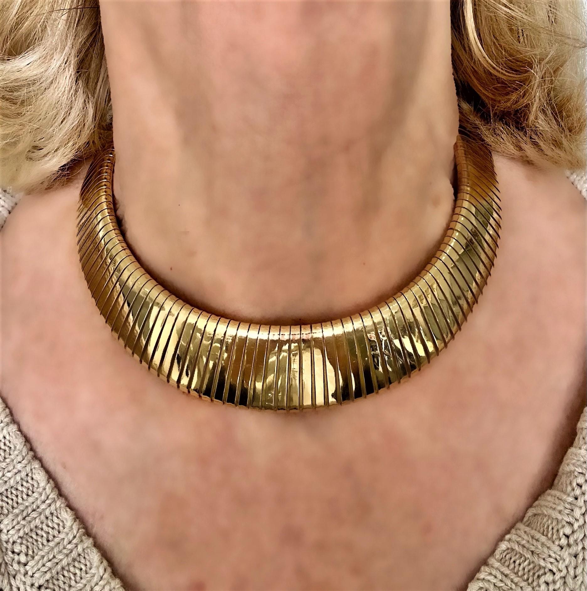 Vintage Wide 18k Yellow Gold Italian Tubogas Choker Wide in Front For Sale 1