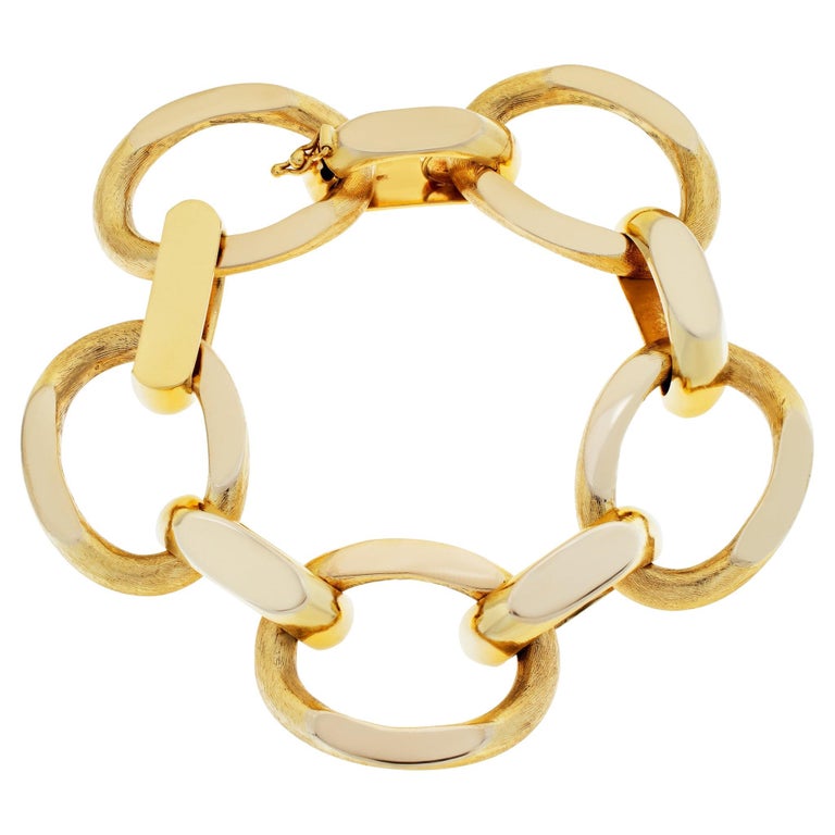 Vintage, Wide Chain Link Bracelet in 18K Yellow Gold For Sale at 1stDibs