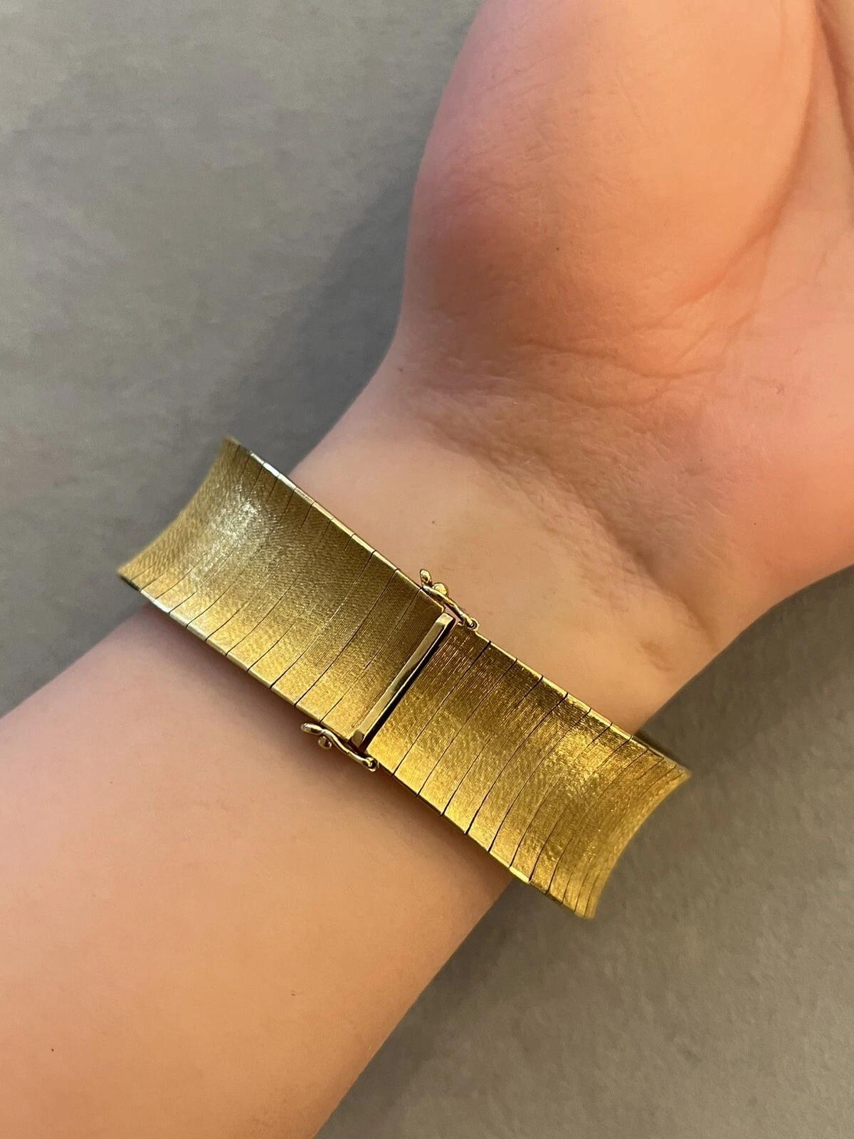Bracelet large vintage avec diamants en or jaune 18k Excellent état - En vente à La Jolla, CA