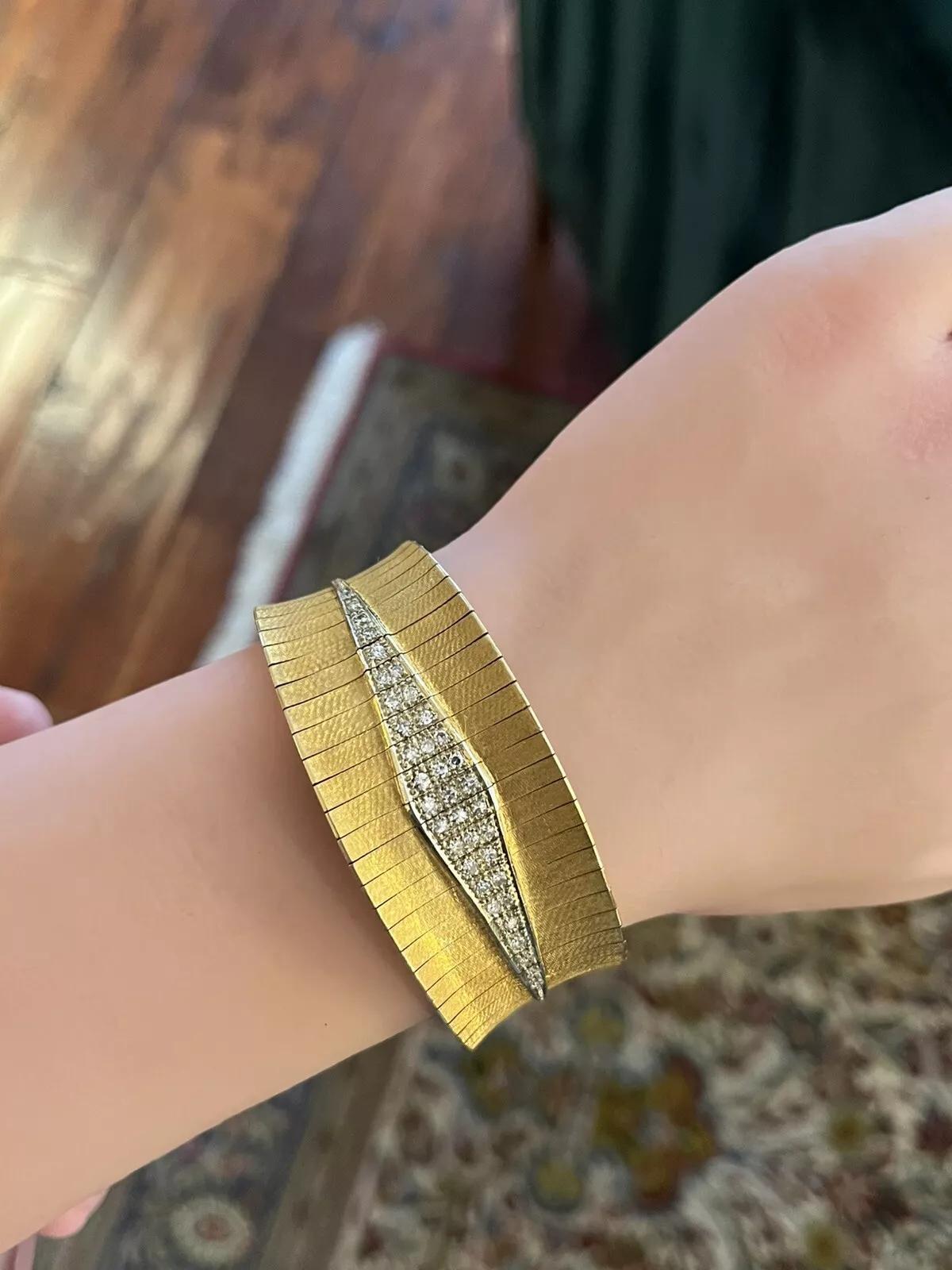Bracelet large vintage avec diamants en or jaune 18k en vente 1