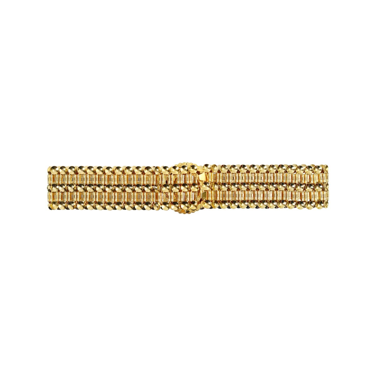 Vintage Wide Gold Tone Link Belt With Round Buckle For Sale 3