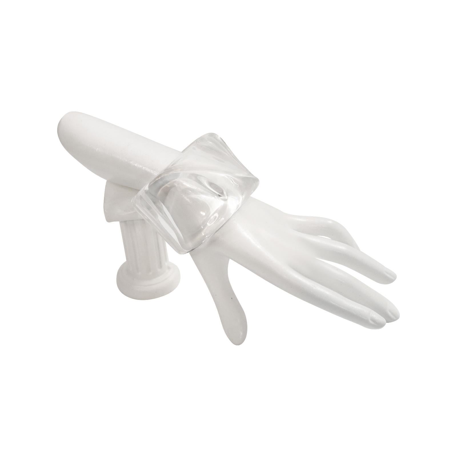 Breites Vintage-Manschettenarmband aus Lucite, ca. 1980er Jahre im Angebot 2