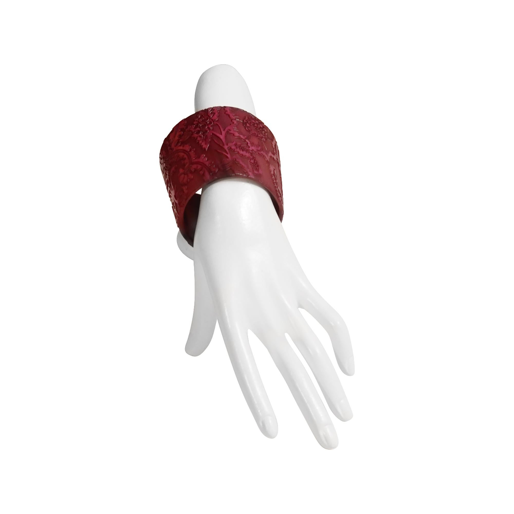 Vintage Wide Red Resin Flower Design Cuff Circa 1990s In Good Condition For Sale In New York, NY
