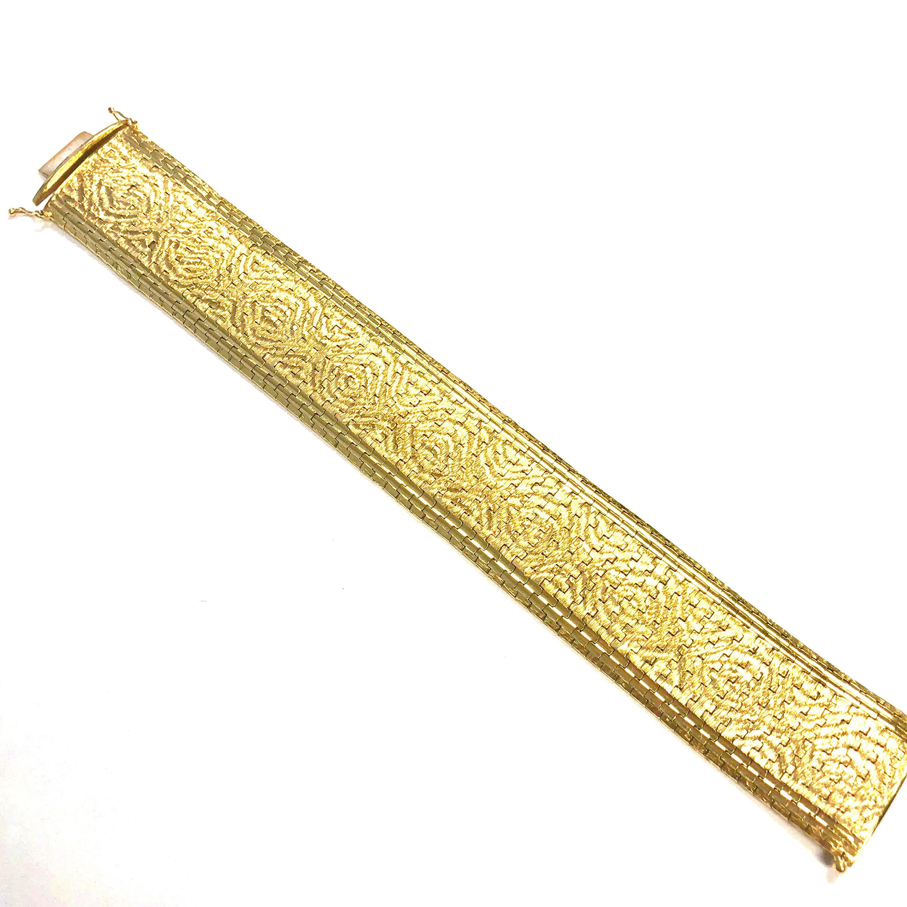 Vintage 18K brushed gold bracelet with a design looks like a lovely brocade and flexible mesh undeneath. Well made Italian piece. Hidden box clasp with double safety eights for extra security.
Measurements:
Length: 7.5 inches
Width: 1.07