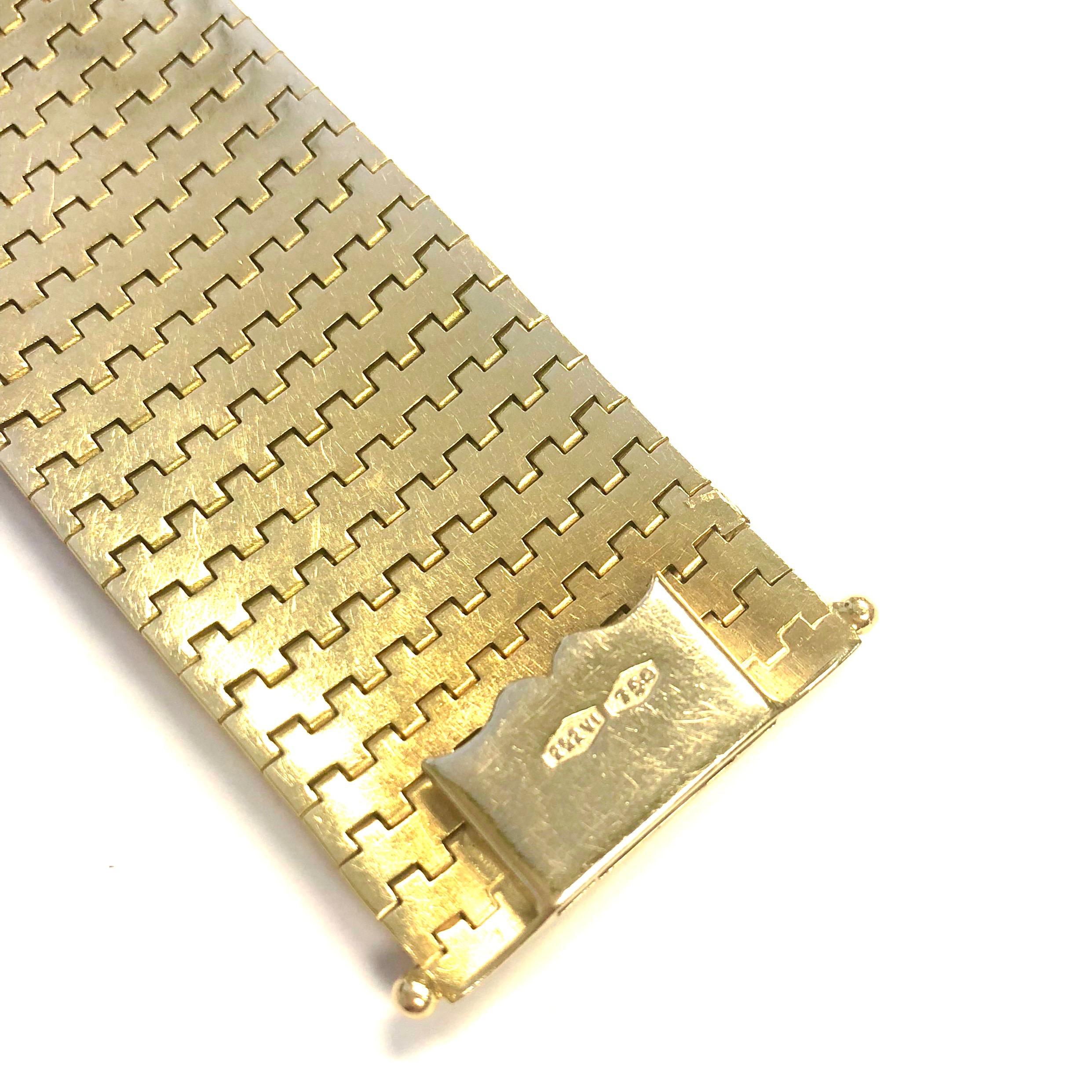 Vintage Wide Yellow Gold Mesh Bracelet In Good Condition For Sale In Agoura Hills, CA