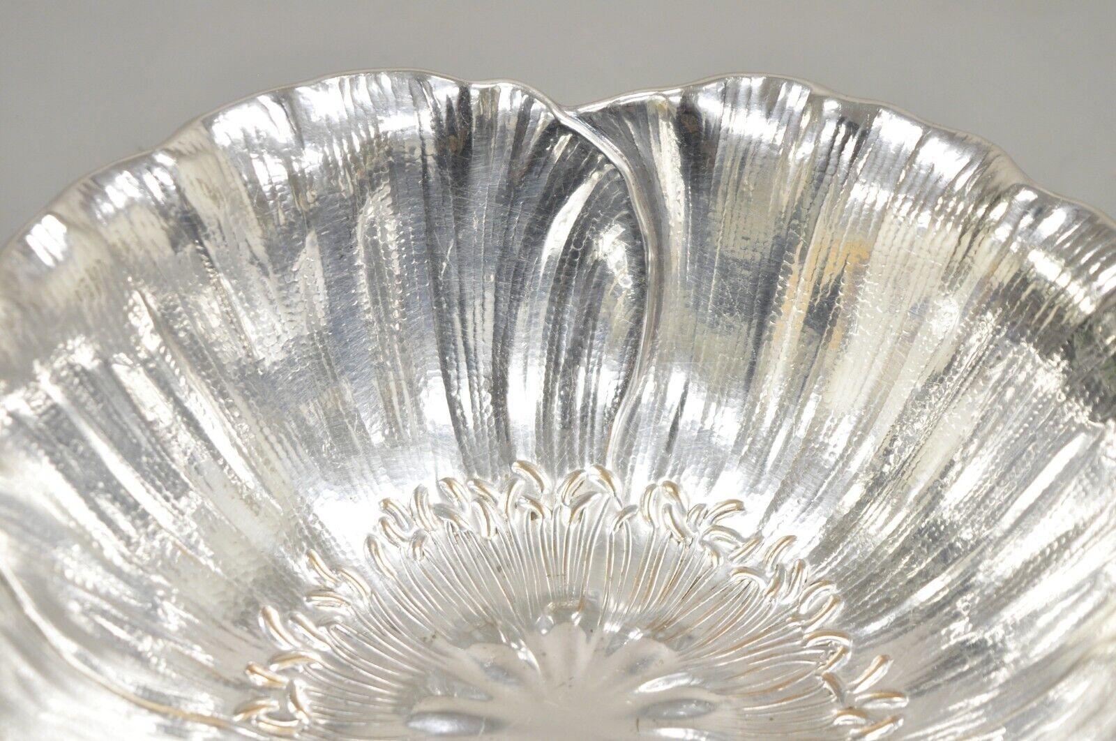 Vintage Wilcox International Silver 5635 Silver Plate Sunflower Tulip Fruit Bowl In Good Condition For Sale In Philadelphia, PA