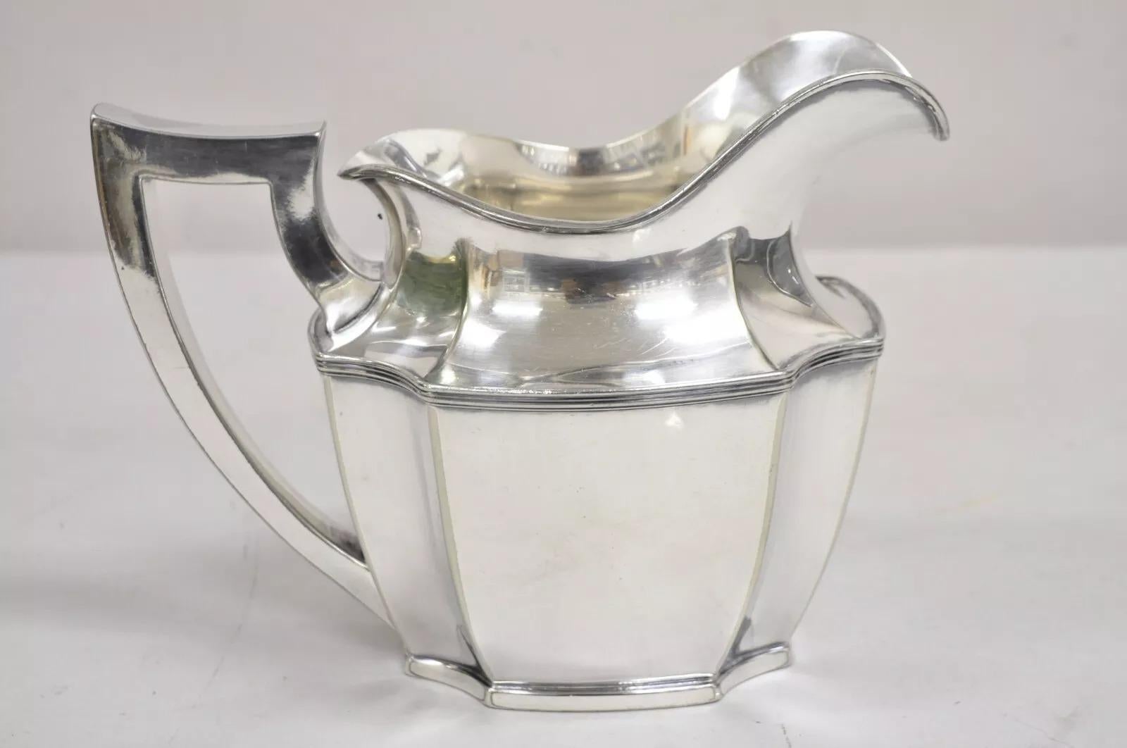 Vintage Wilcox SP Co Art Decó Jarra de agua bulbosa plateada International Silver. Mediados del siglo XX. Medidas: 7,5