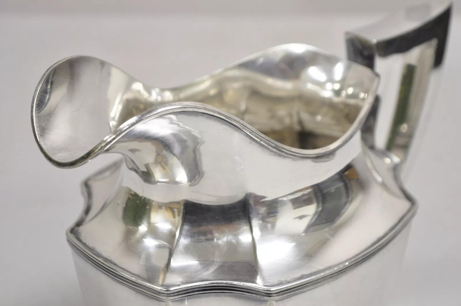 Vintage Wilcox SP Co Art Decó Jarra de agua bulbosa chapada en plata International Silver Plate Co. en Bueno estado para la venta en Philadelphia, PA