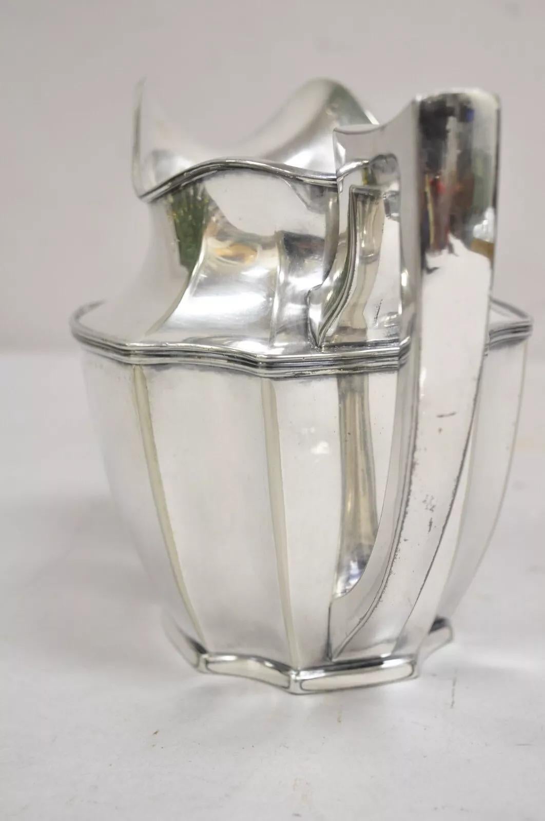 Vintage Wilcox SP Co Art Decó Jarra de agua bulbosa chapada en plata International Silver Plate Co. siglo XX en venta
