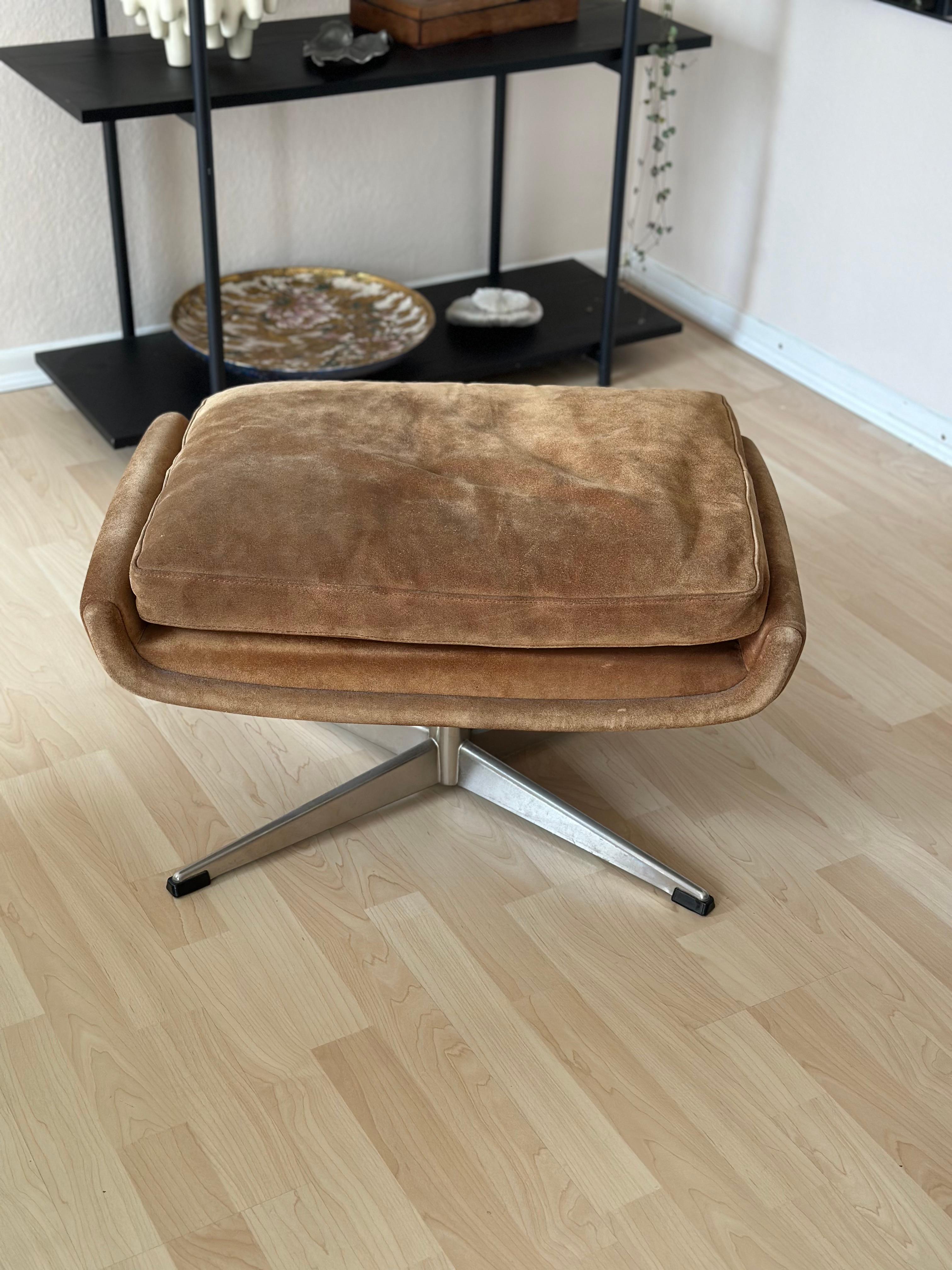 Vintage Wild Leather Ottoman, 1970s German Design In Good Condition For Sale In Hamburg, DE